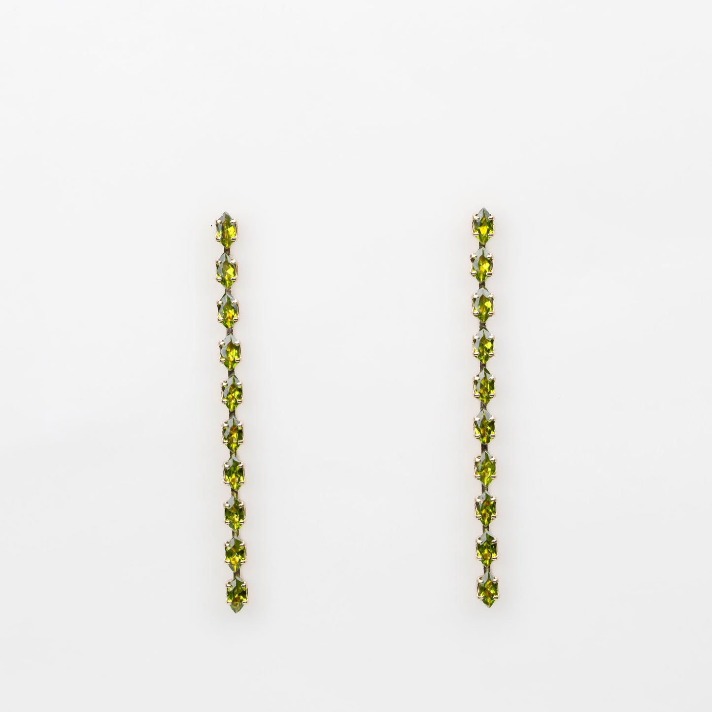 Cercei lungi eleganți cu pietre, finuți și ușori - Verde