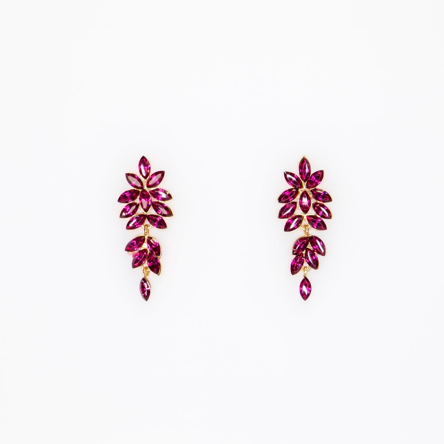 Cercei lungi eleganți cu pietre stilate, Petale de Lumină - Magenta