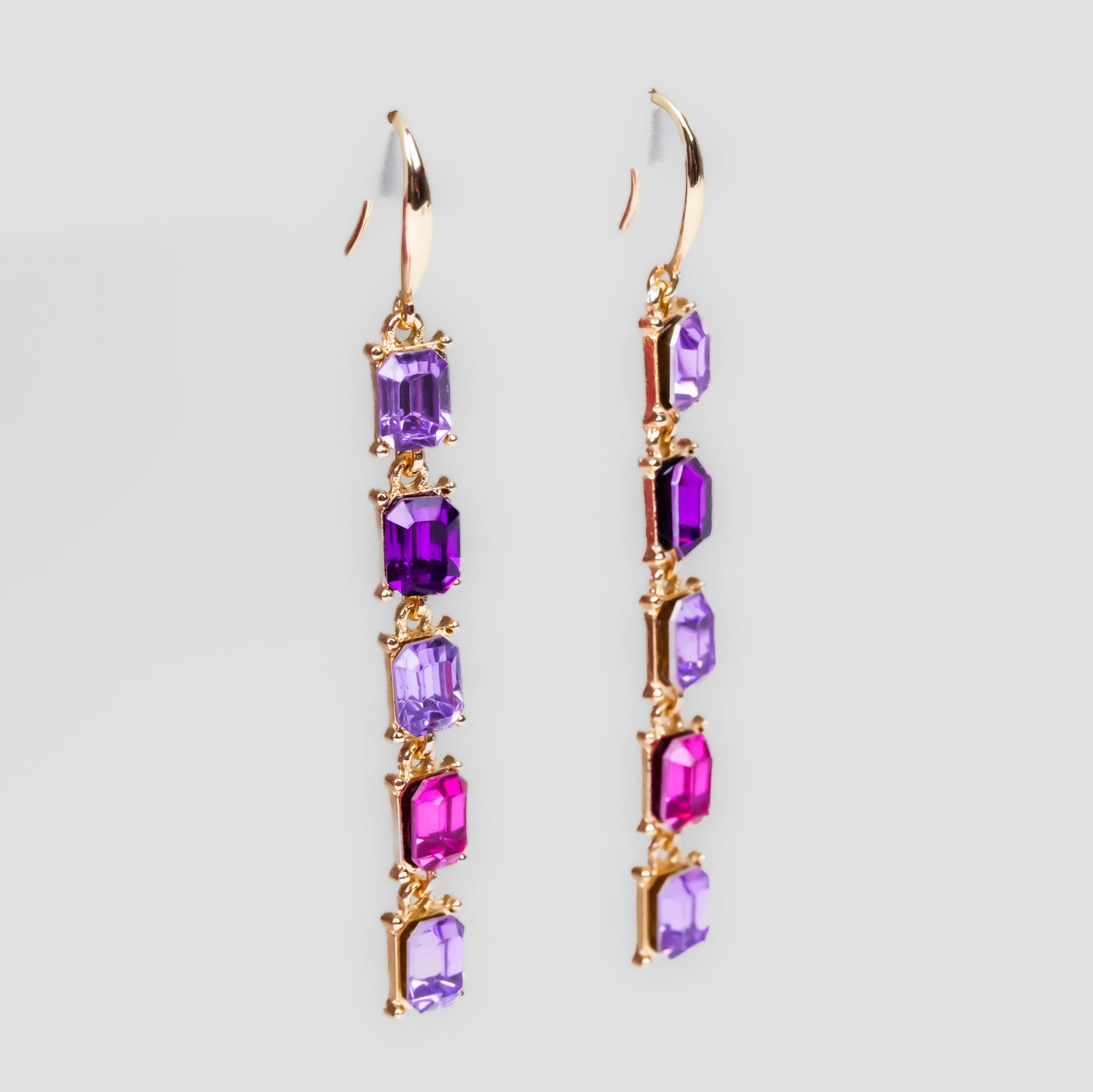 Cercei lungi eleganți pe lanț cu pietre colorate - Mov, Auriu