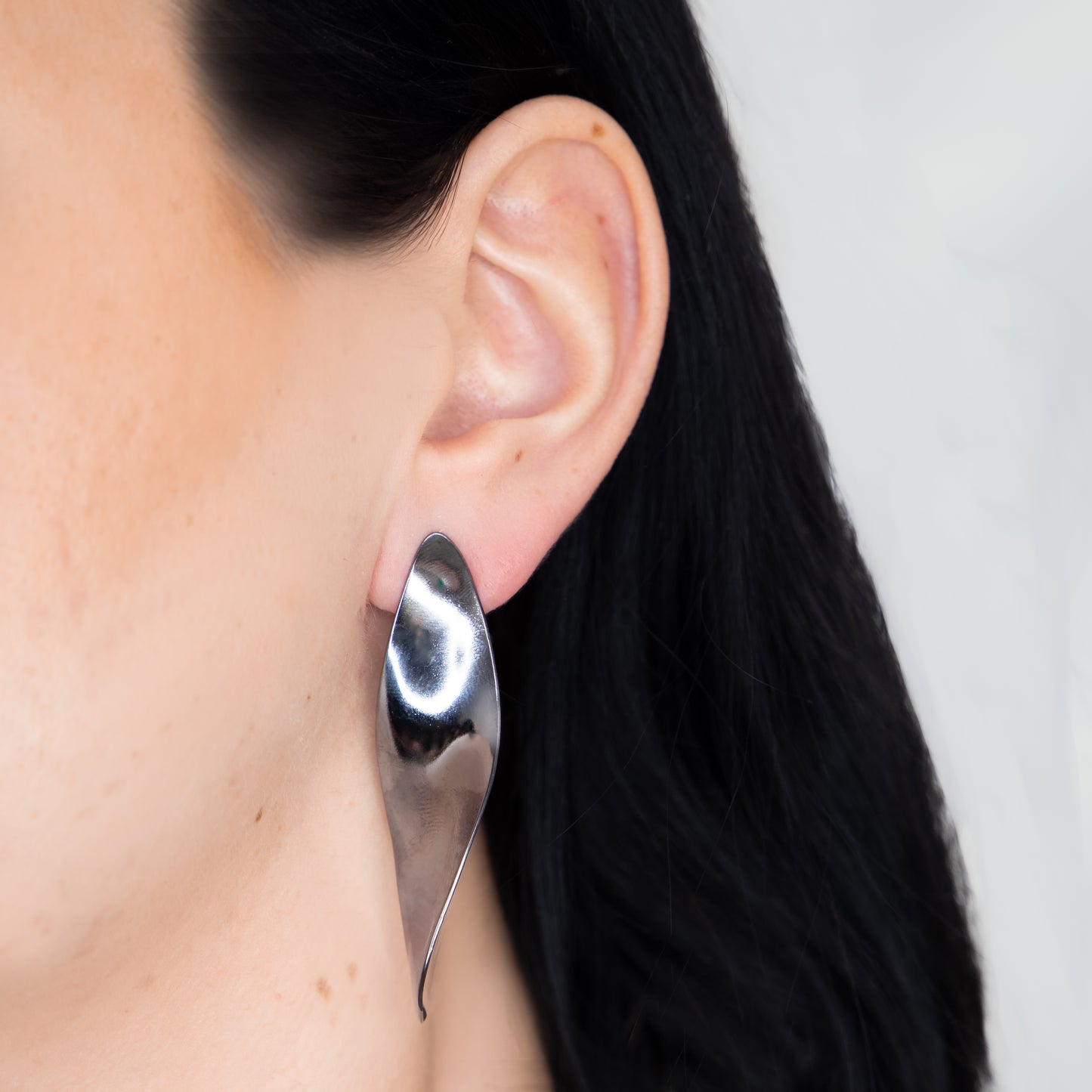 Cercei lungi metalici Spiral Fantasy - Negru