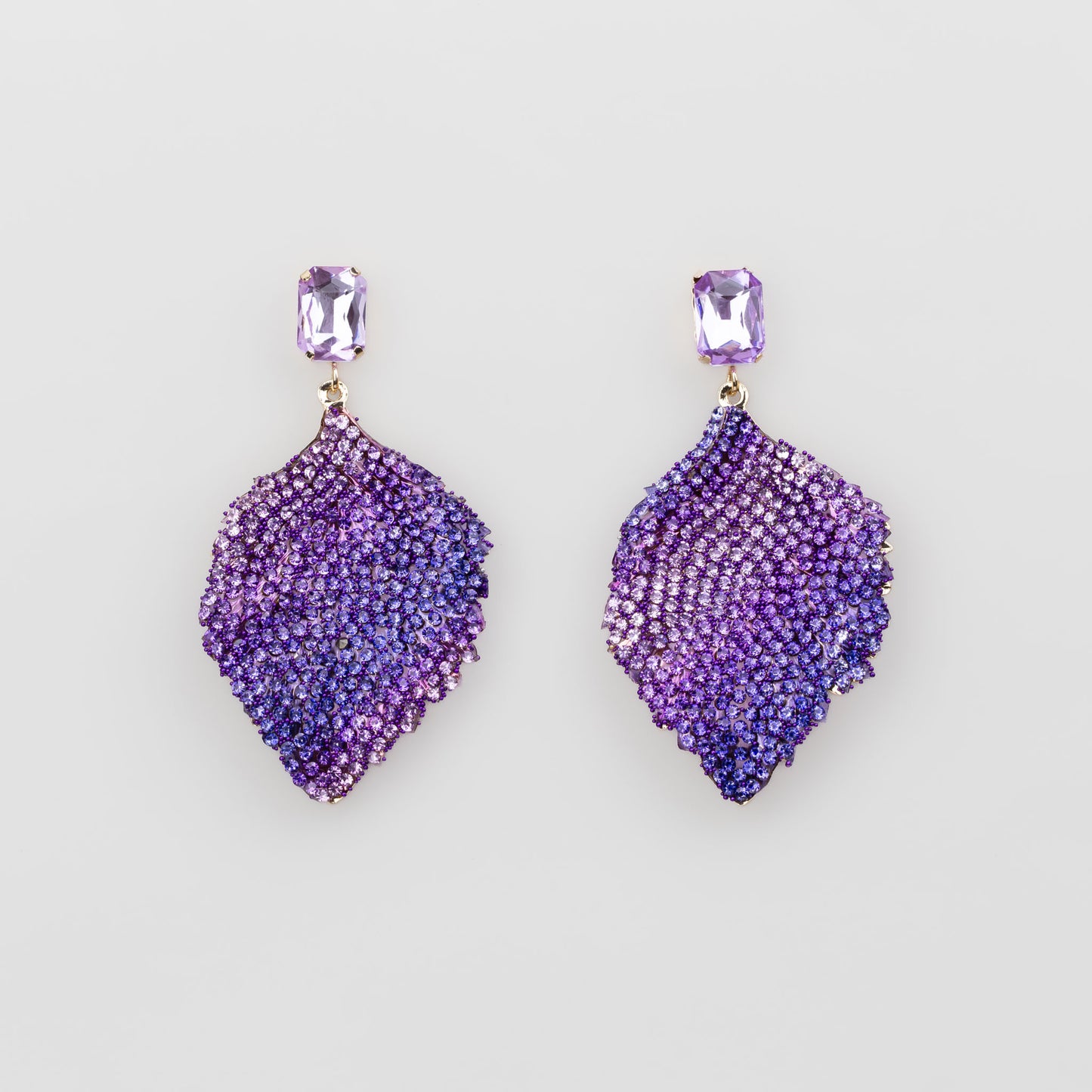 Cercei mari eleganți în formă de frunză cu ștrasuri - Mov