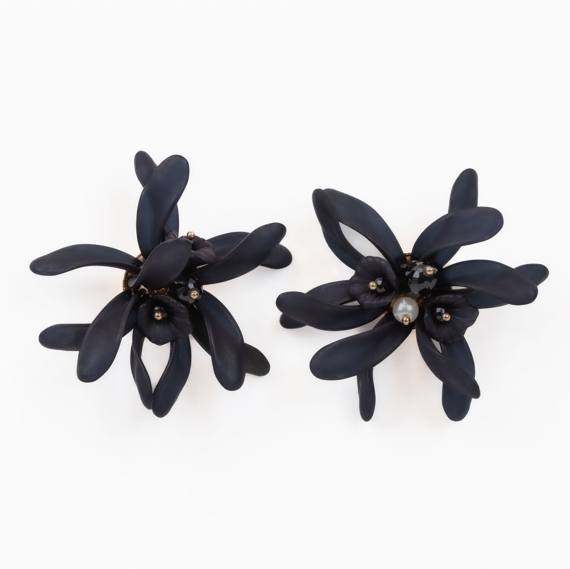 Cercei mari în formă de floare cu perle - Negru