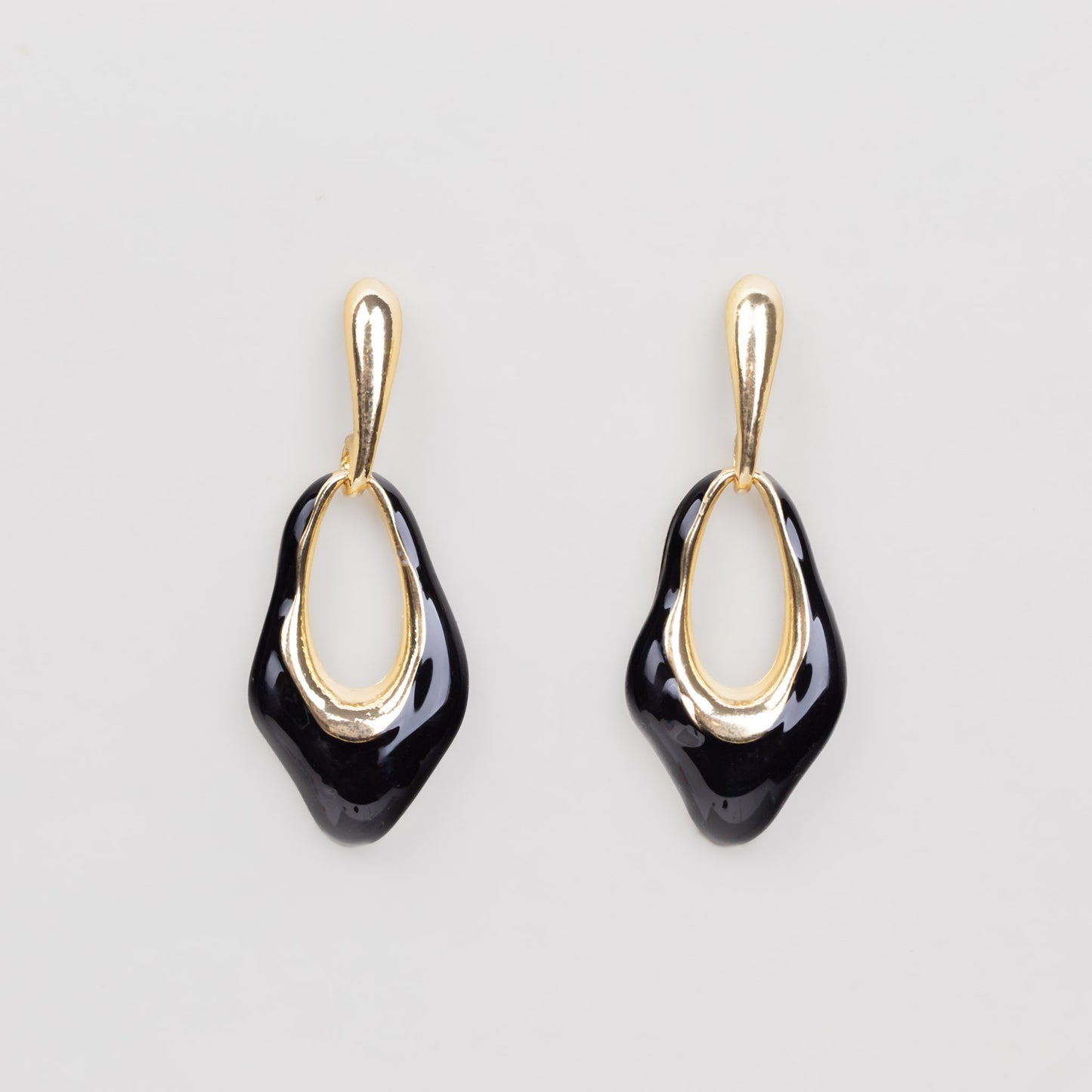 Cercei metalici balerina cu accent negru