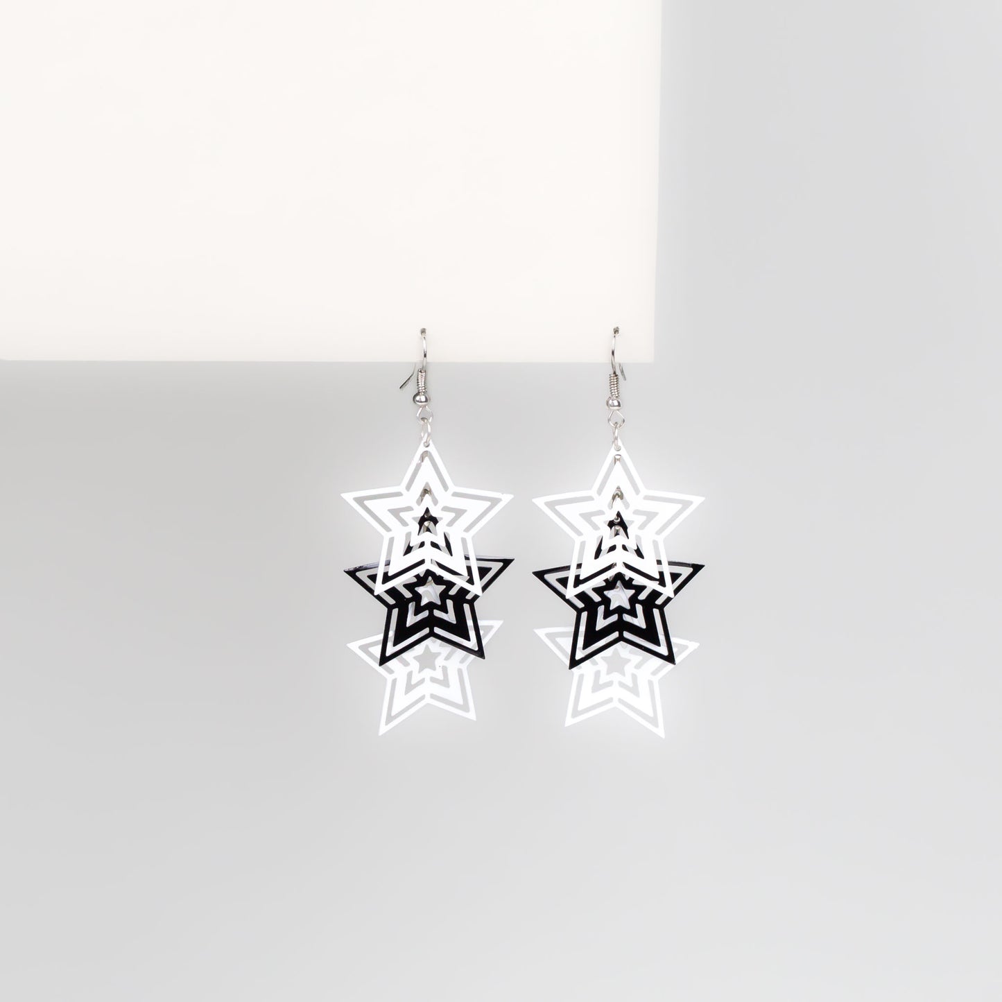 Cercei metalici cu 3 stele magice , lungi și ușori - Alb, Negru