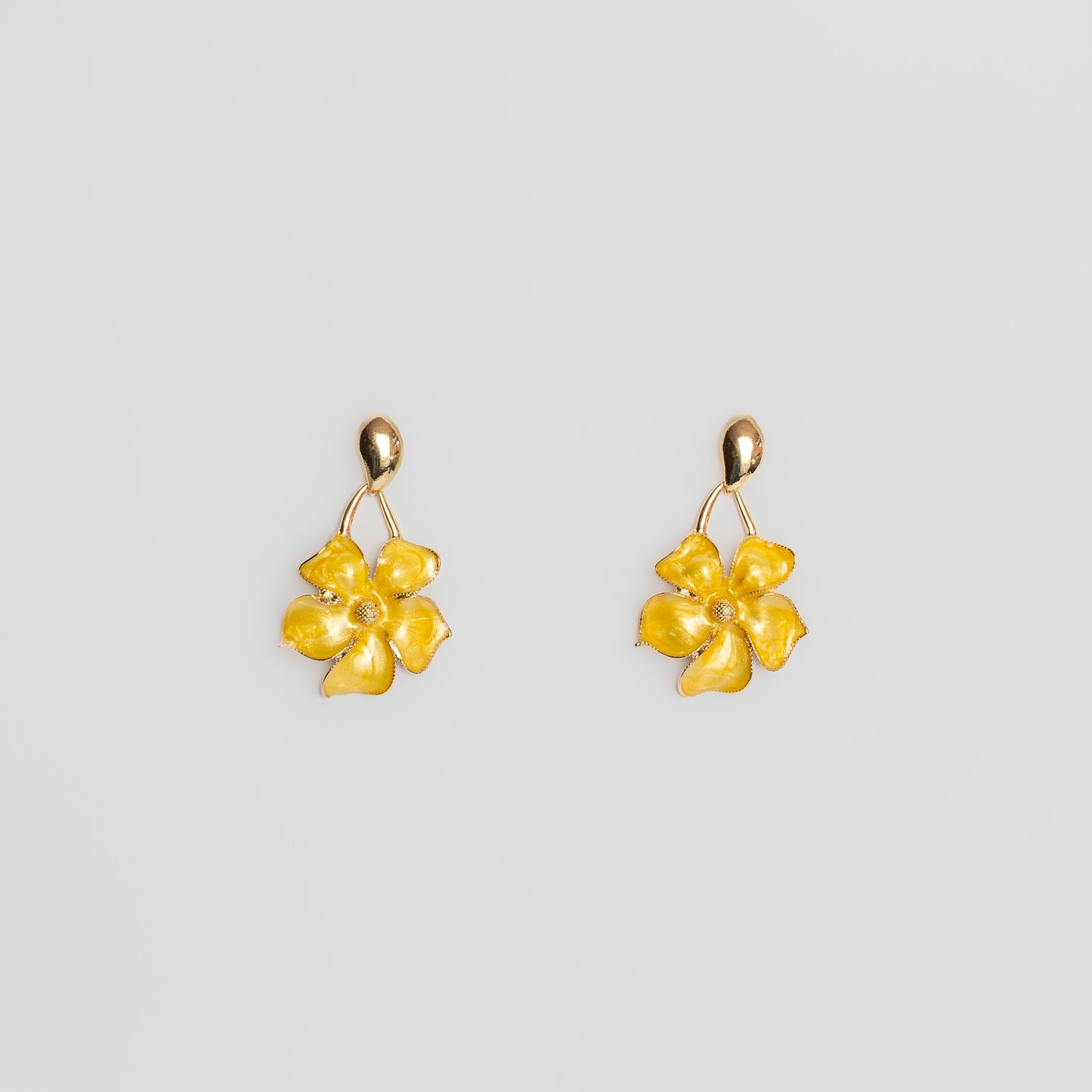 Cercei metalici flori elegante - Galben