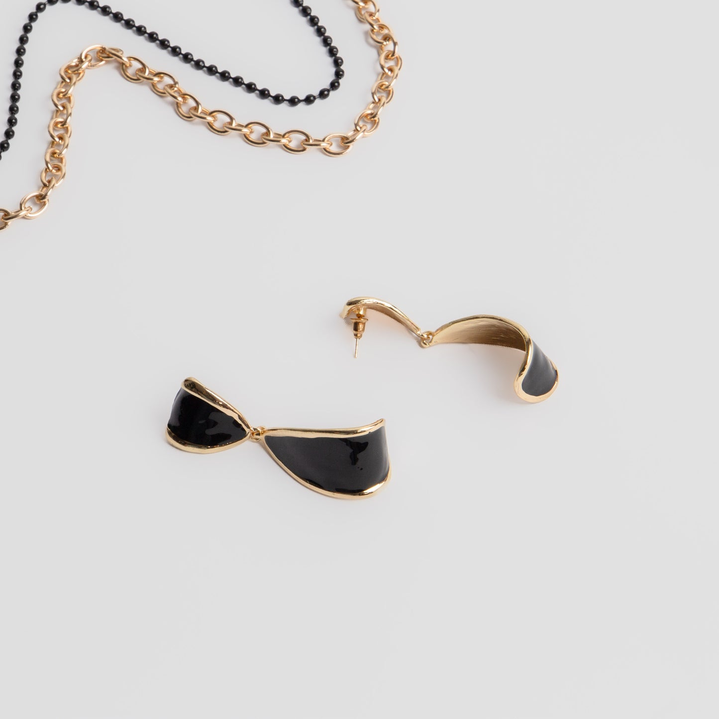 Cercei metalici modern geometric - Negru, Auriu