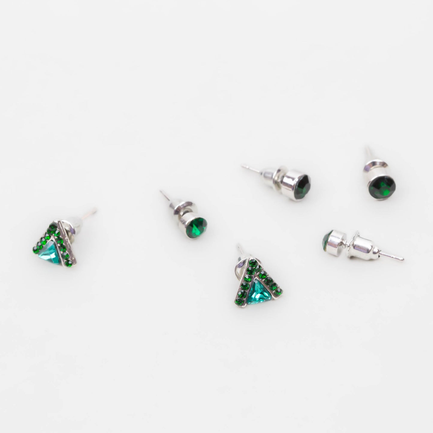 Cercei mici argintii cu triunghi și pietre strălucitoare, set 3 buc - Verde