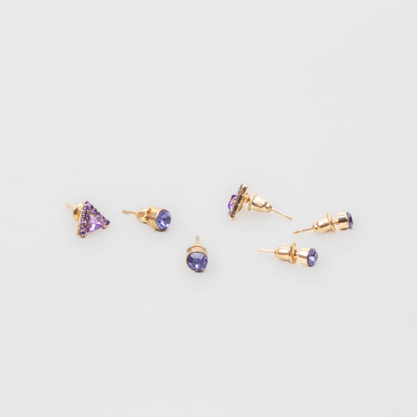 Cercei mici aurii cu triunghi și pietre strălucitoare, set 3 buc - Mov