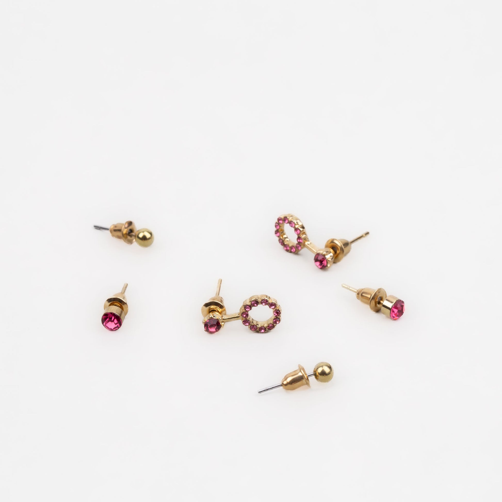 Cercei mici aurii discreți cu formă de amuletă și pietre, set 3 perechi - Roz