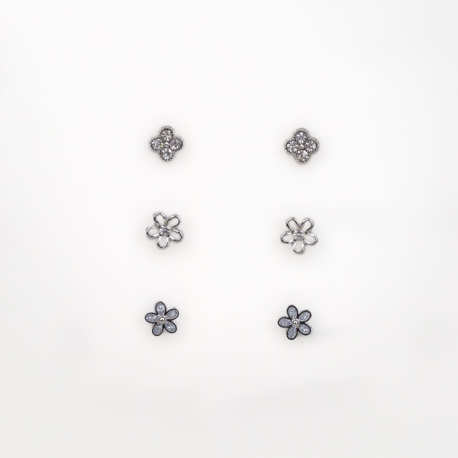 Cercei mici cu forme de flori delicate și pietre strălucitoare, set 3 perechi - Argintiu