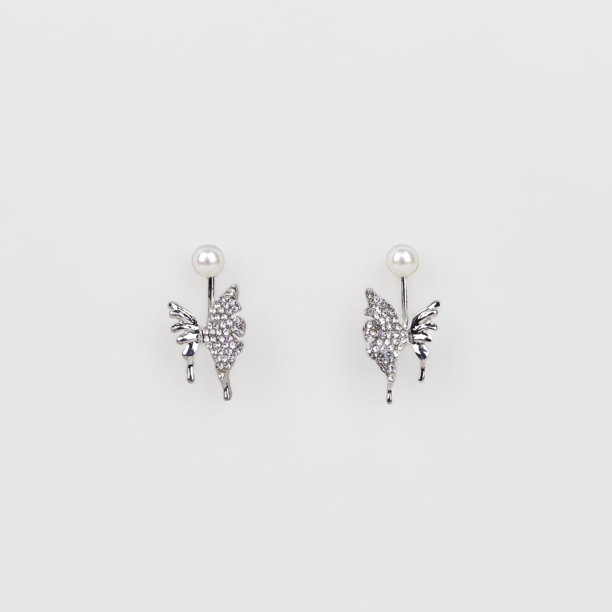 Cercei mici cu perla mică și fluture cu ștrasuri - Argintiu