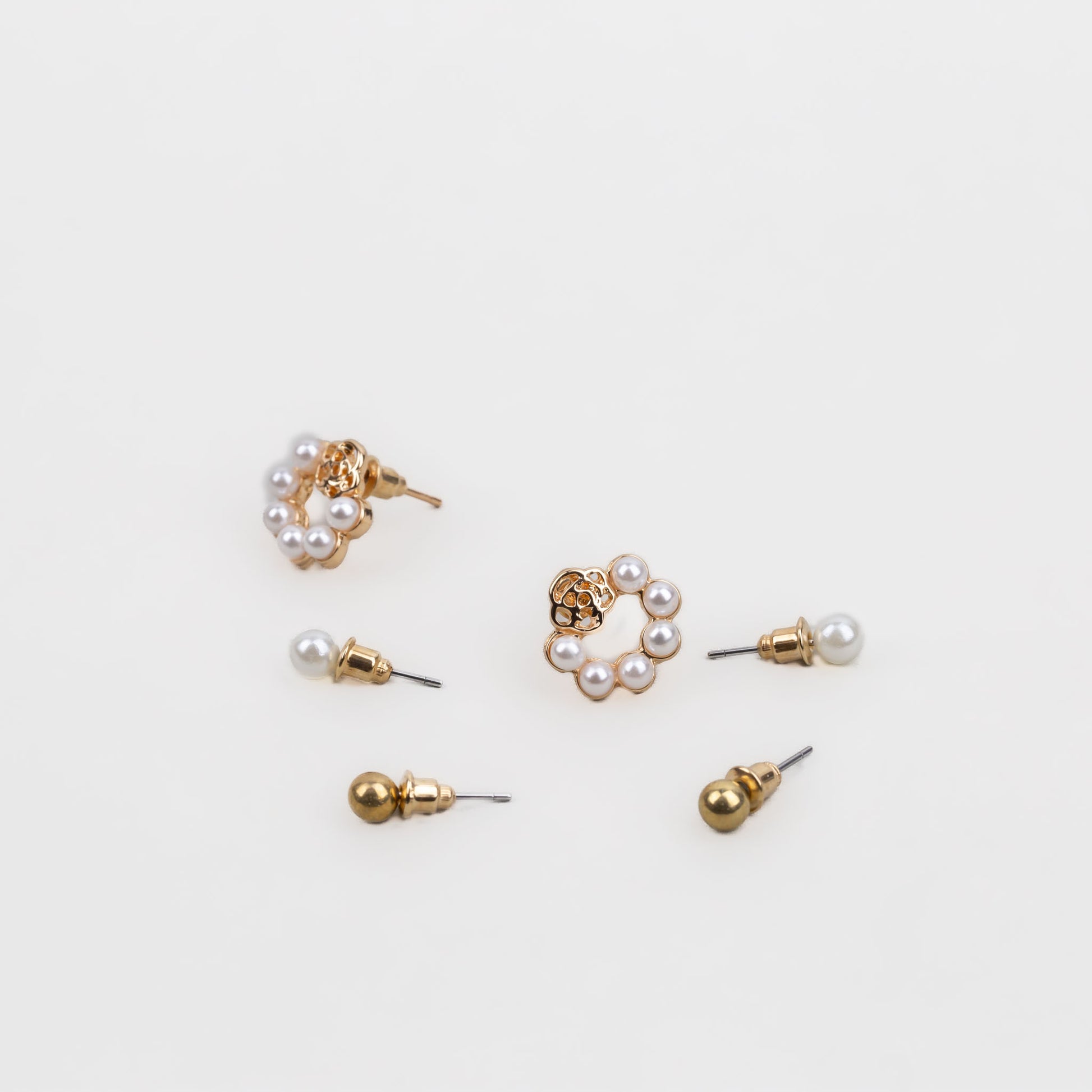 Cercei mici cu perle discrete și biluțe, set 3 perechi - Auriu