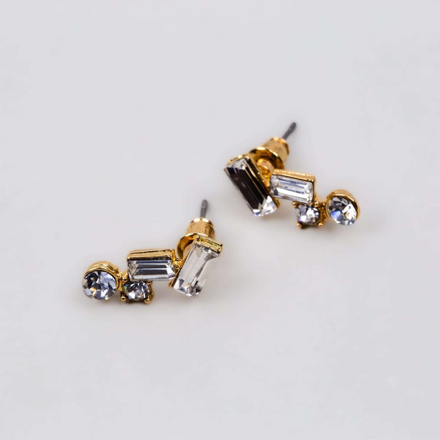 Cercei mici cu pietre dreptunghiulare și ștrasuri - Auriu