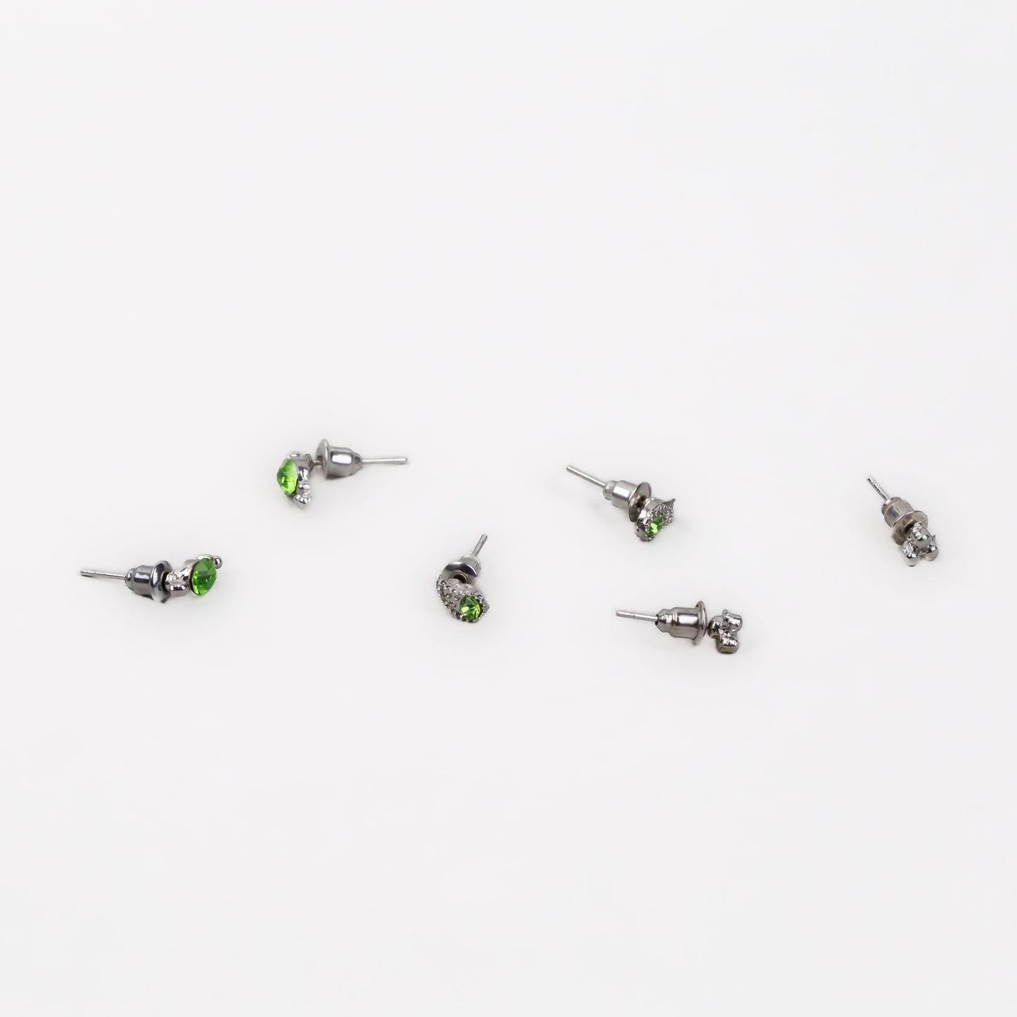 Cercei mici discreți cu formă de lacrimă, amuletă și pietre, set 3 perechi - Verde Deschis