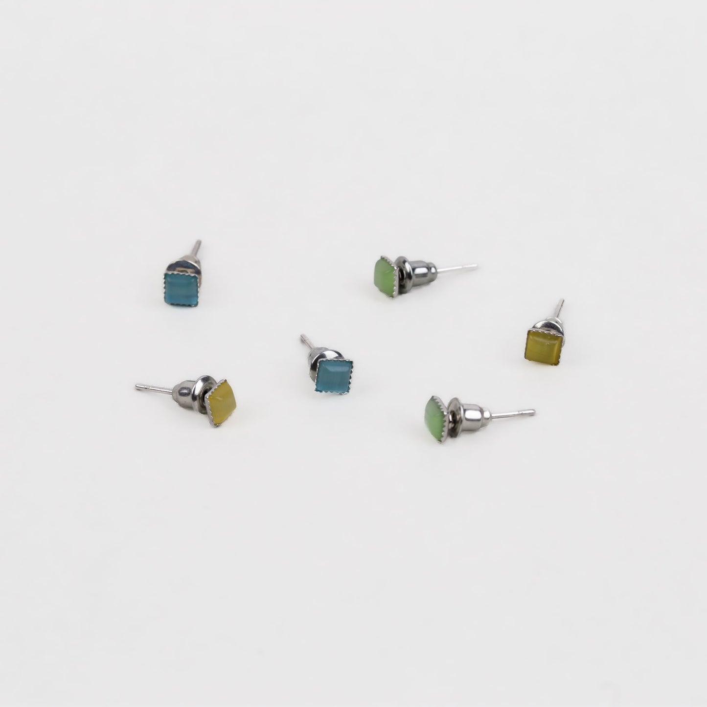 Cercei mici discreți cu pietre sidefate multicolor, set 3 perechi - Rebel Mix