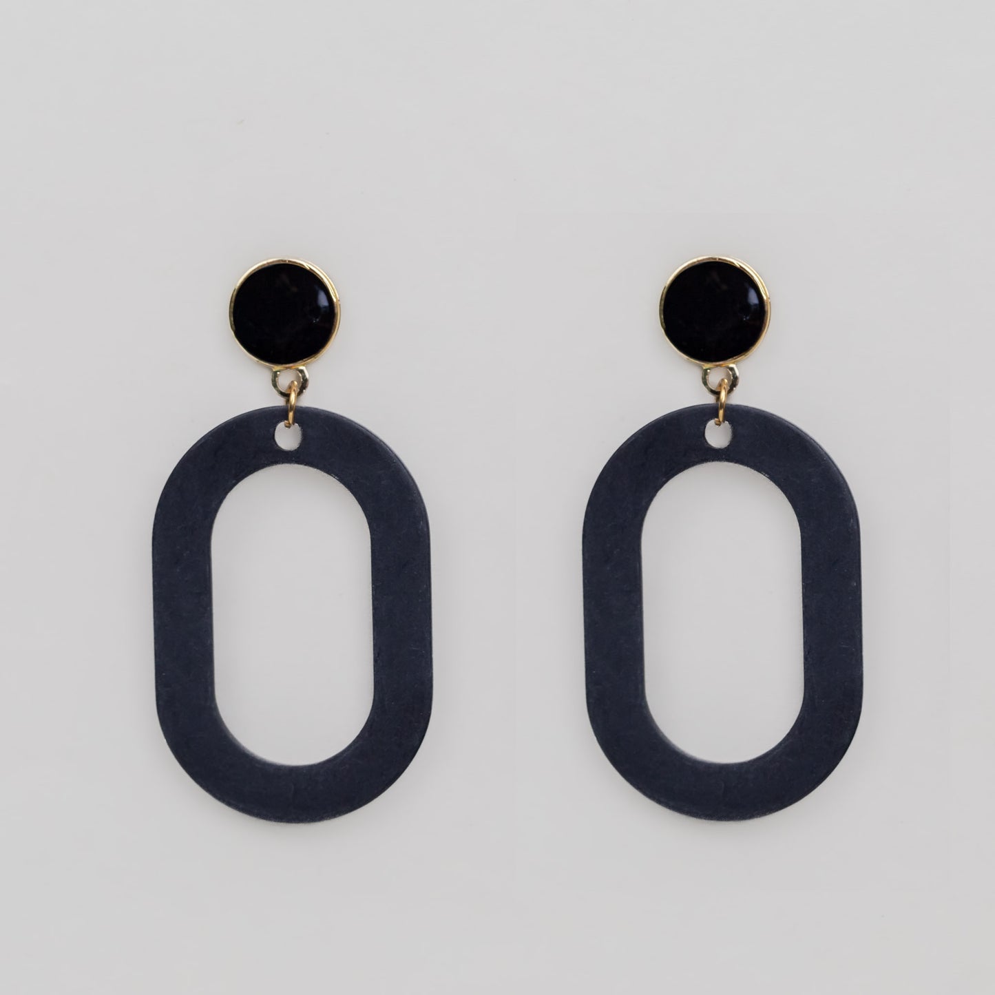 Cercei negri cu verigă ovală