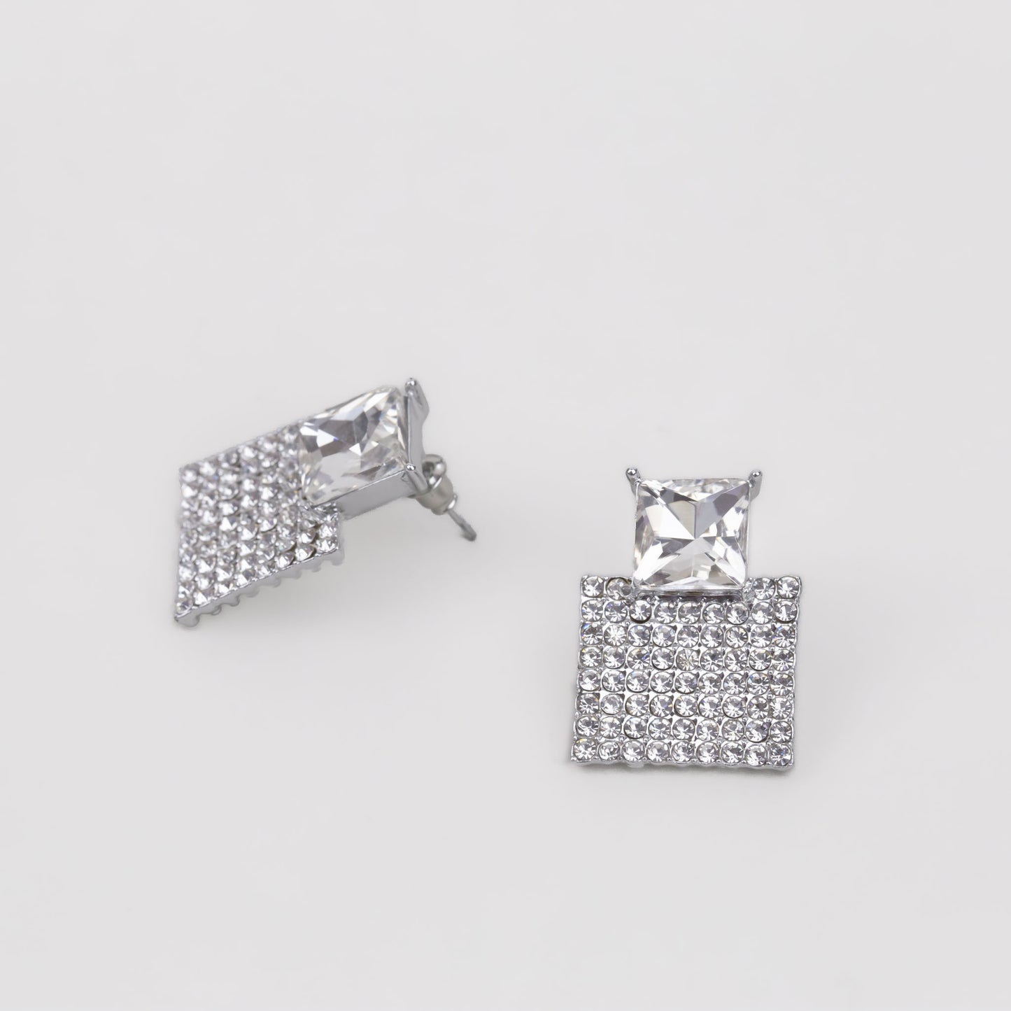 Cercei pătrați cu piatră mare și ștrasuri strălucitoare - Argintiu