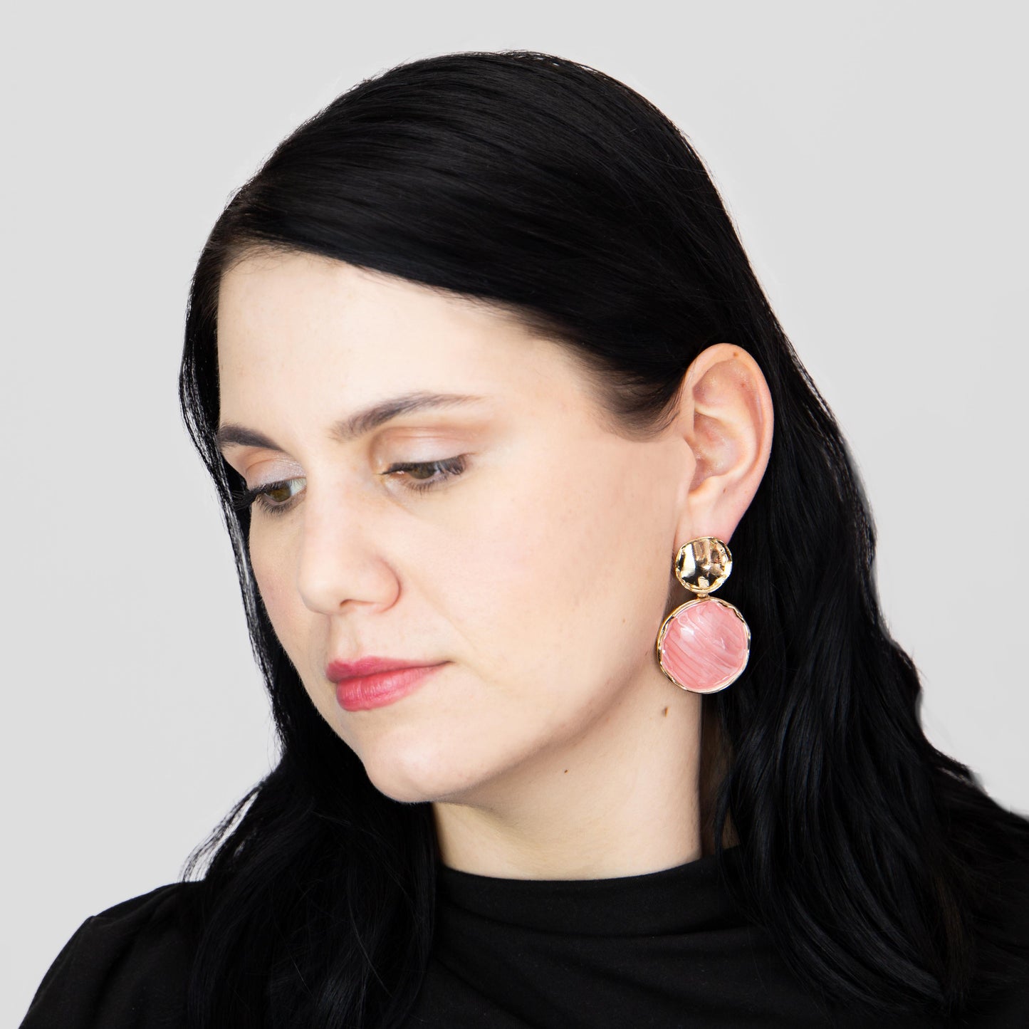 Cercei reliefați glossy cu accent - Punch