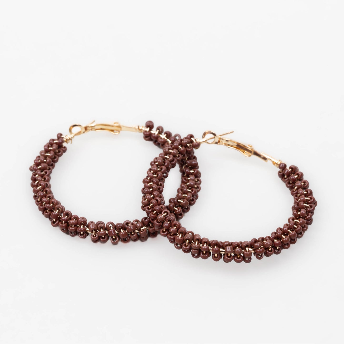 Cercei rotunzi aurii cu mărgele mici spiralate - Bordo