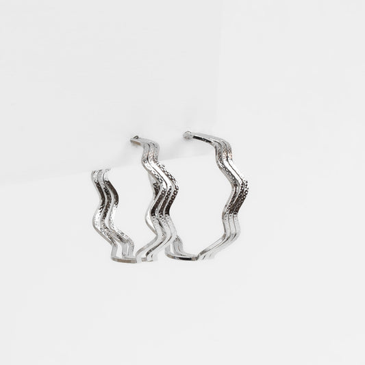 Cercei rotunzi cu ondulații - Argintiu