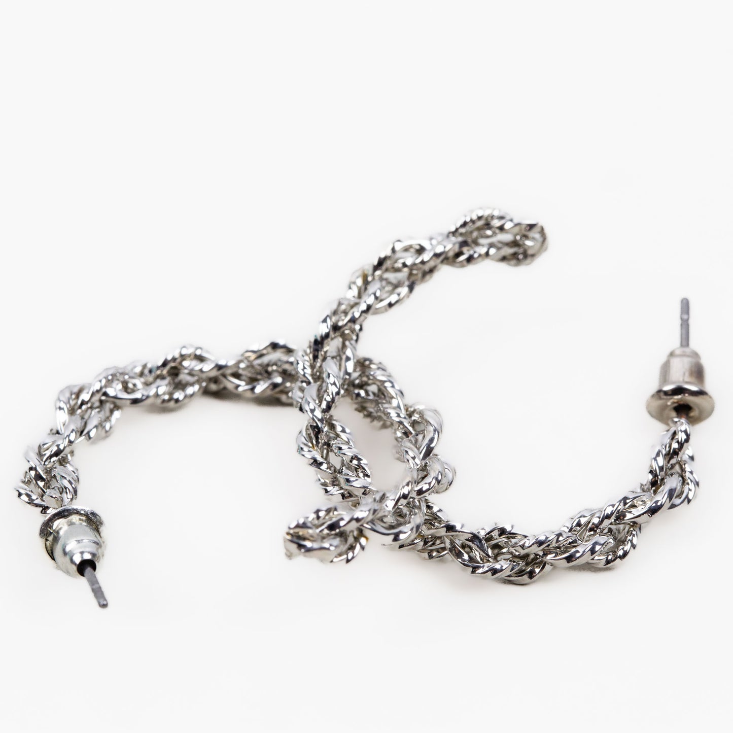 Cercei rotunzi împletiți cu textura fină, 3 cm - Argintiu versatil