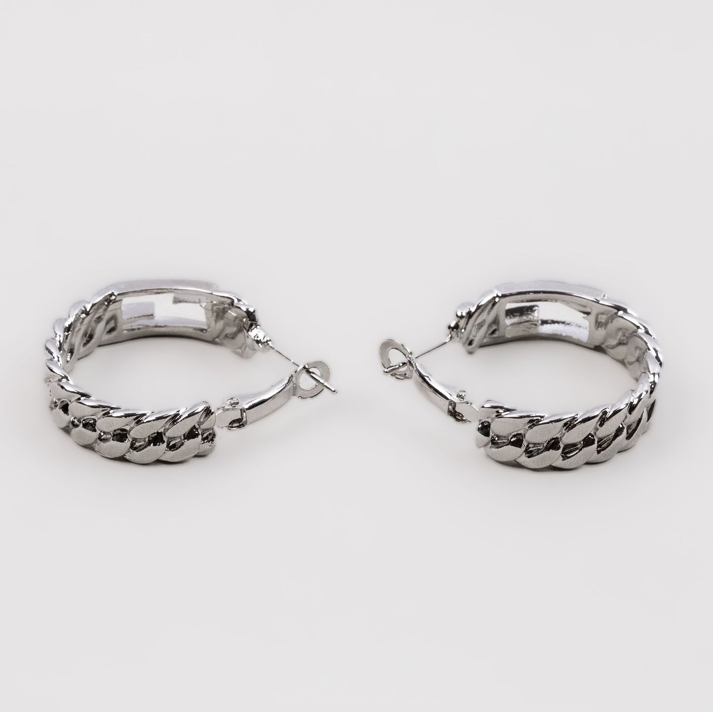 Cercei rotunzi lați cu formă de lanț - Argintiu urban