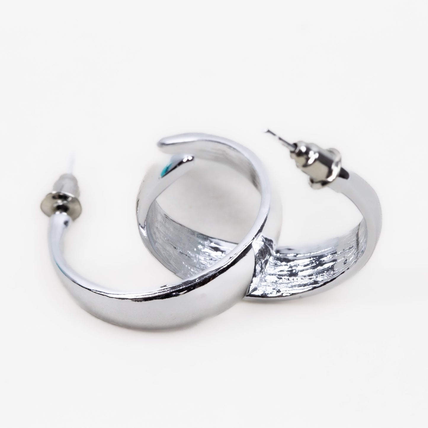 Cercei rotunzi lați simpli cu textura fină - Argintiu versatil