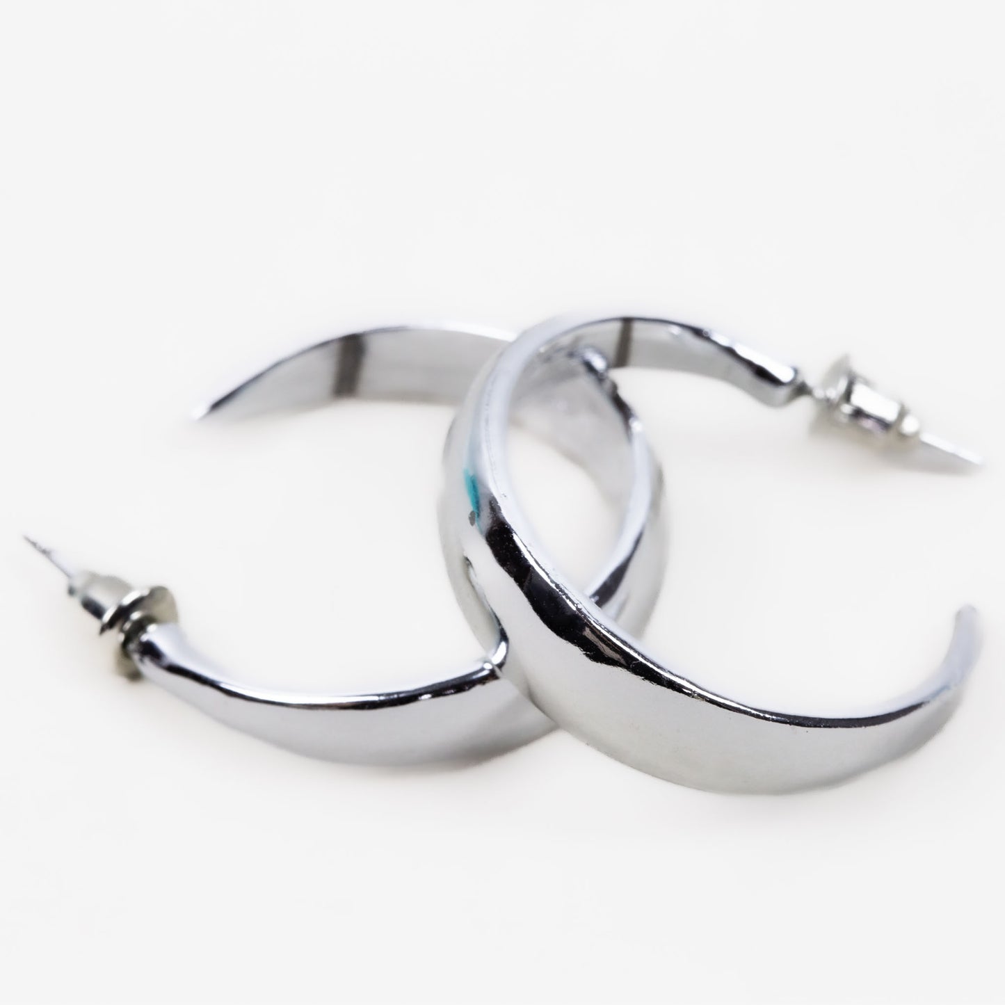 Cercei rotunzi lați simpli cu textura fină - Argintiu versatil