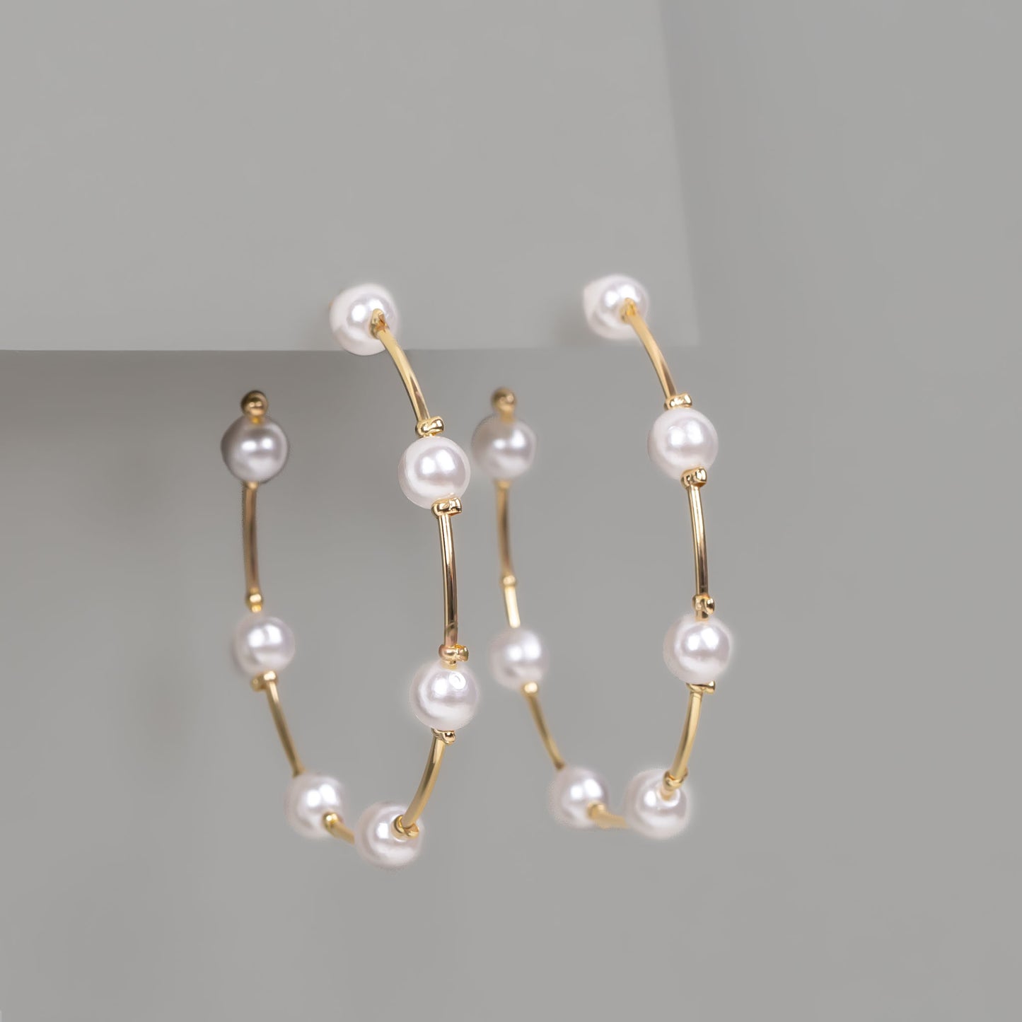 Cercei rotunzi mari cu perle - Auriu