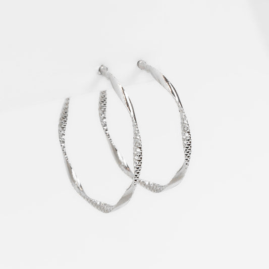 Cercei rotunzi spiralați cu textură granulată - Argintiu