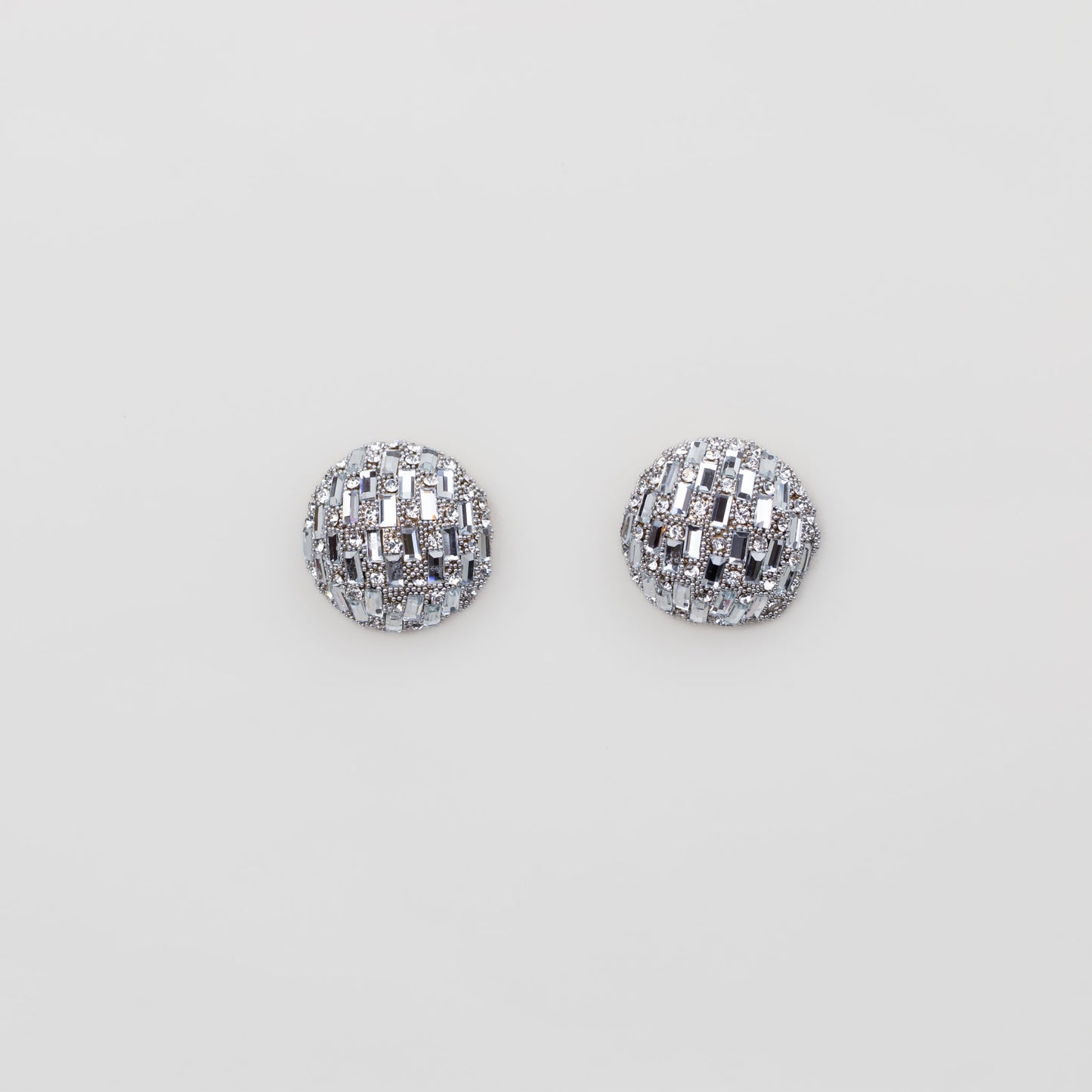 Cercei tip buton rotund cu ștrasuri și pietre - Argintiu