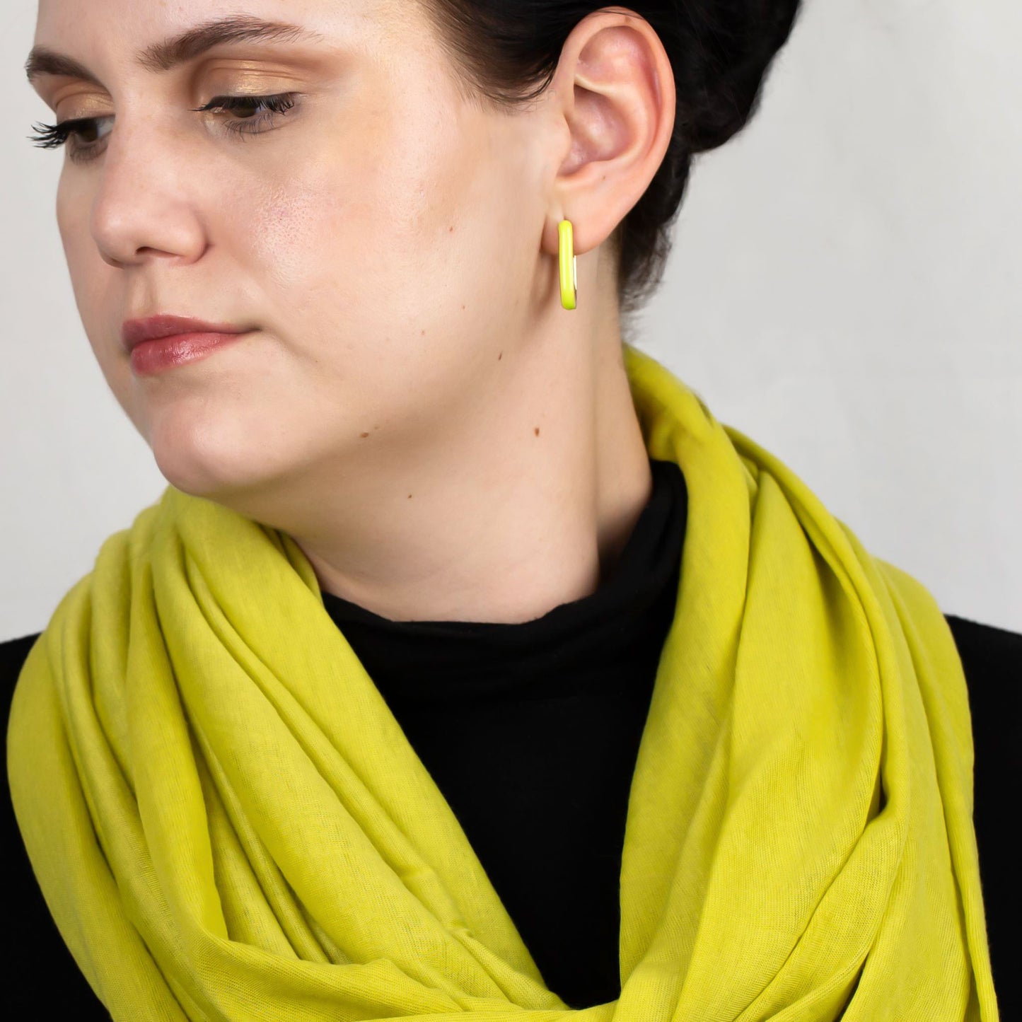 Cercei veriga aurii cu accent strident - Verde neon