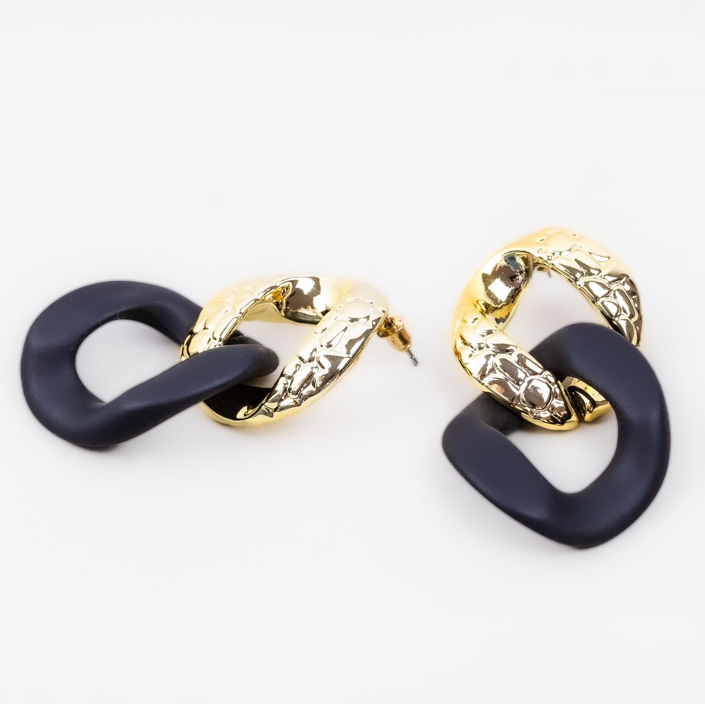 Cercei mari în formă de lanț cu accent - Negru, Auriu