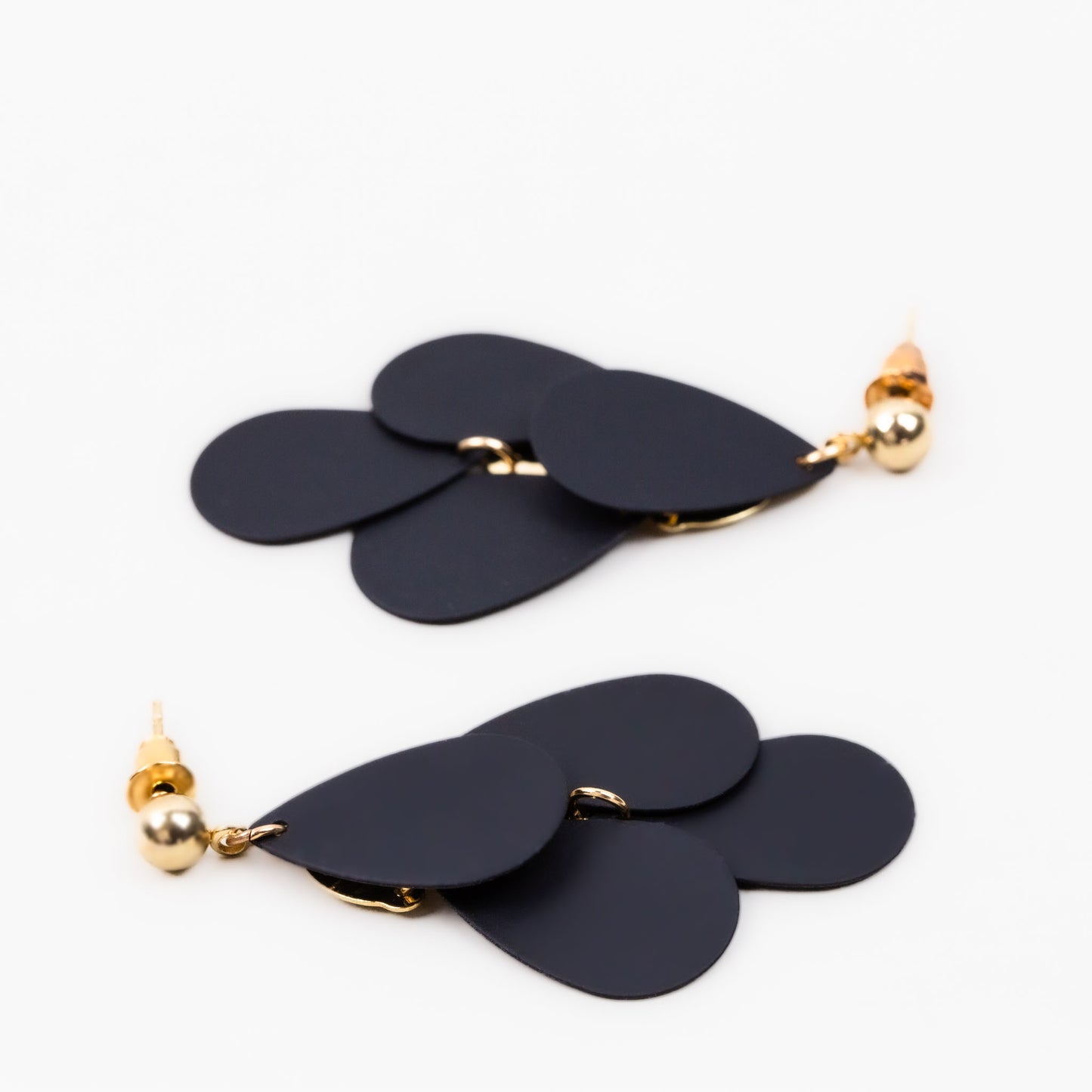 Cercei lungi cu solzi negri