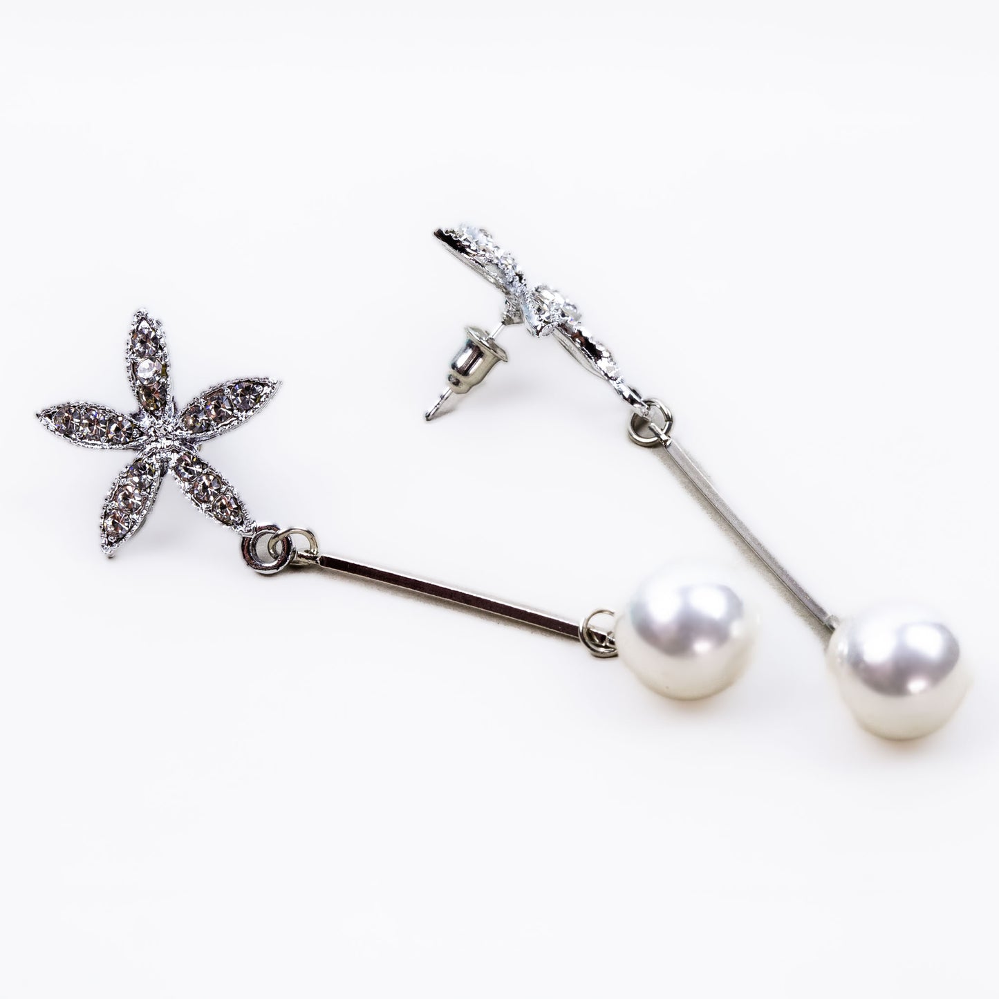 Cercei lungi cu formă de floare, ștrasuri și perle - Argintiu