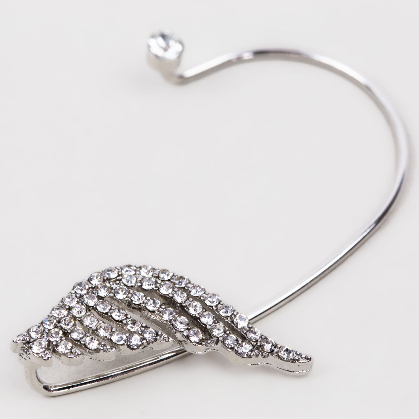 Cercel ear cuff aripă de înger cu ștrasuri - Argintiu astral