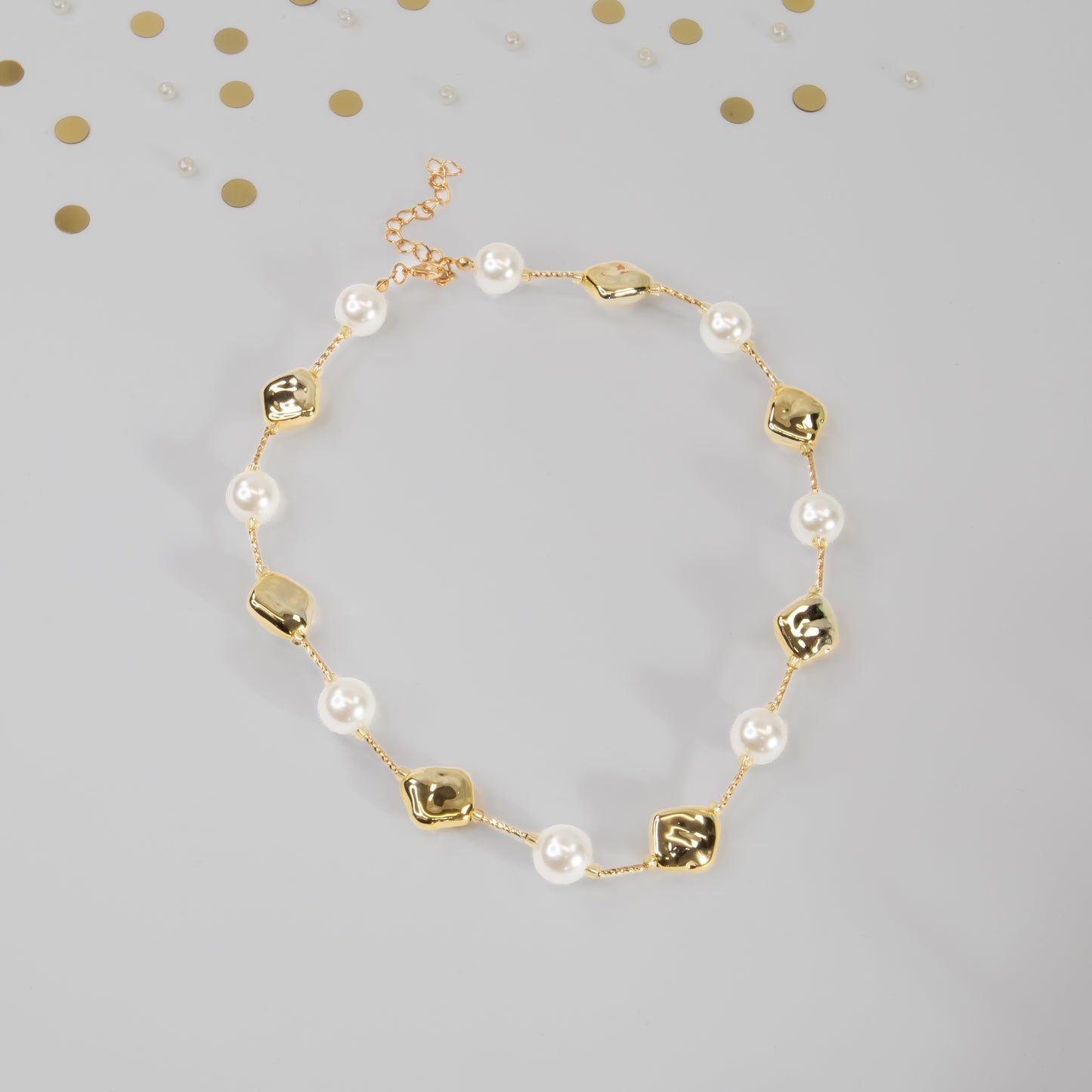 Colier cu elemente diferite și cu perle - Gold Radiant Mosaic