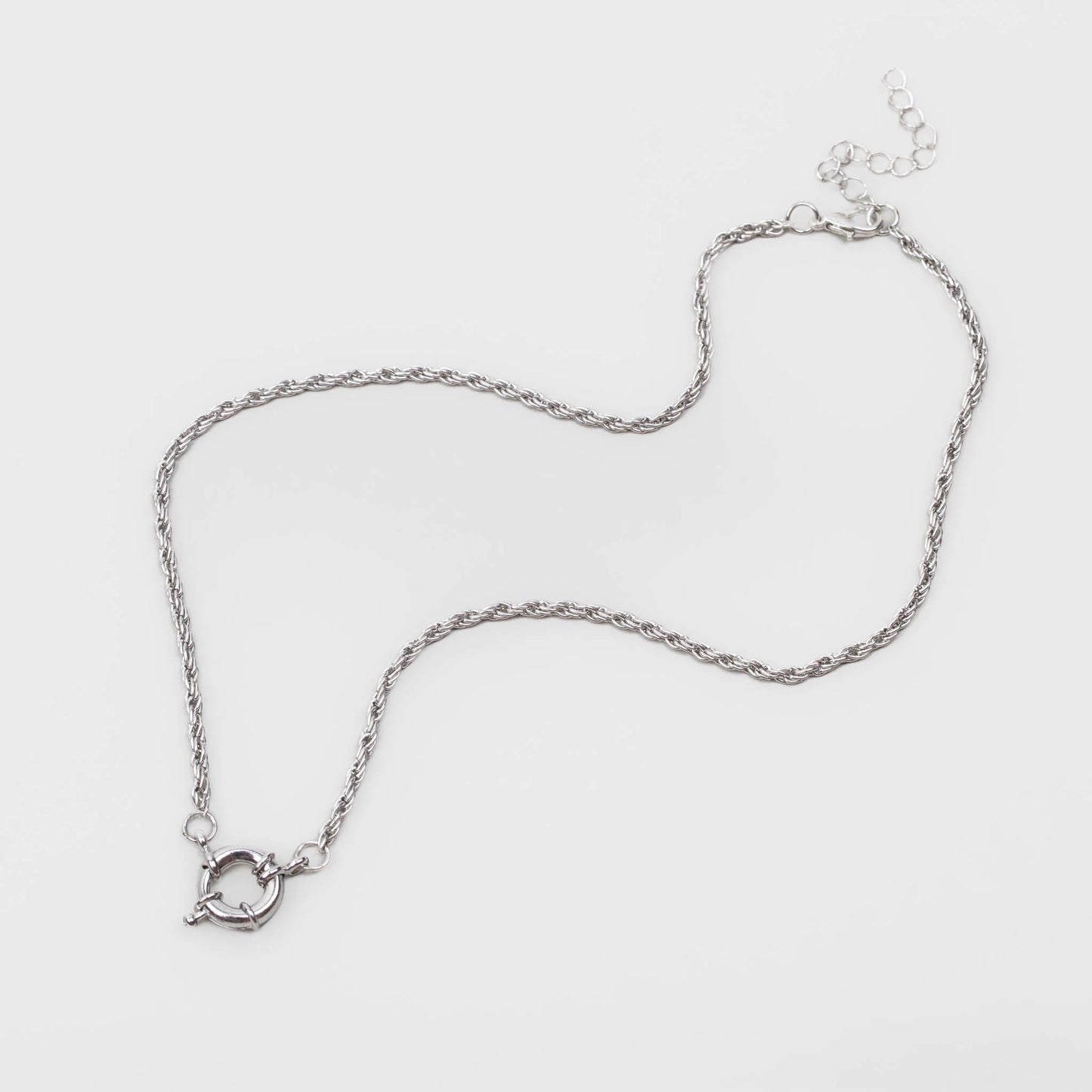 Colier cu lanț împletit și pandantiv în formă de carabină - Argintiu