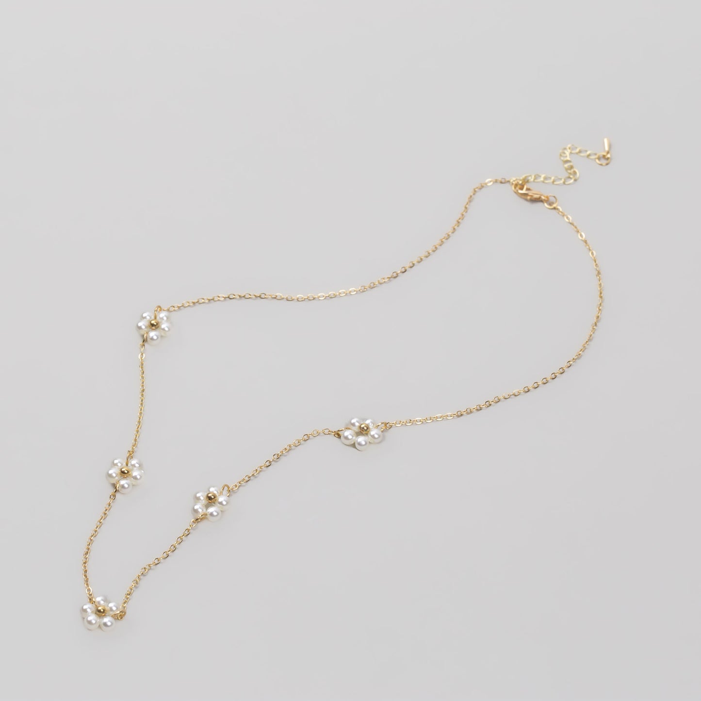 Colier cu lănțișor și flori din perle mici - Auriu