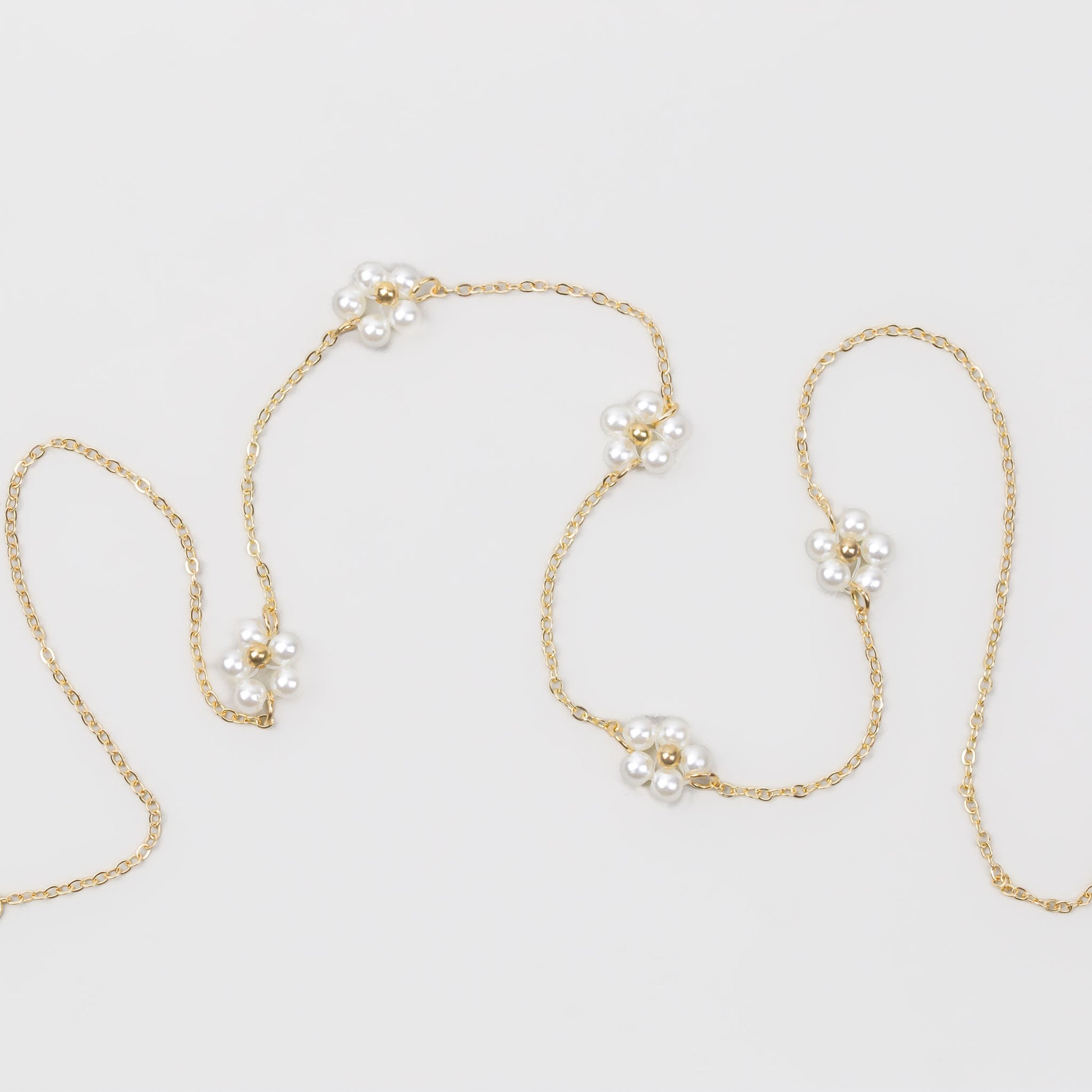 Colier cu lănțișor și flori din perle mici - Auriu