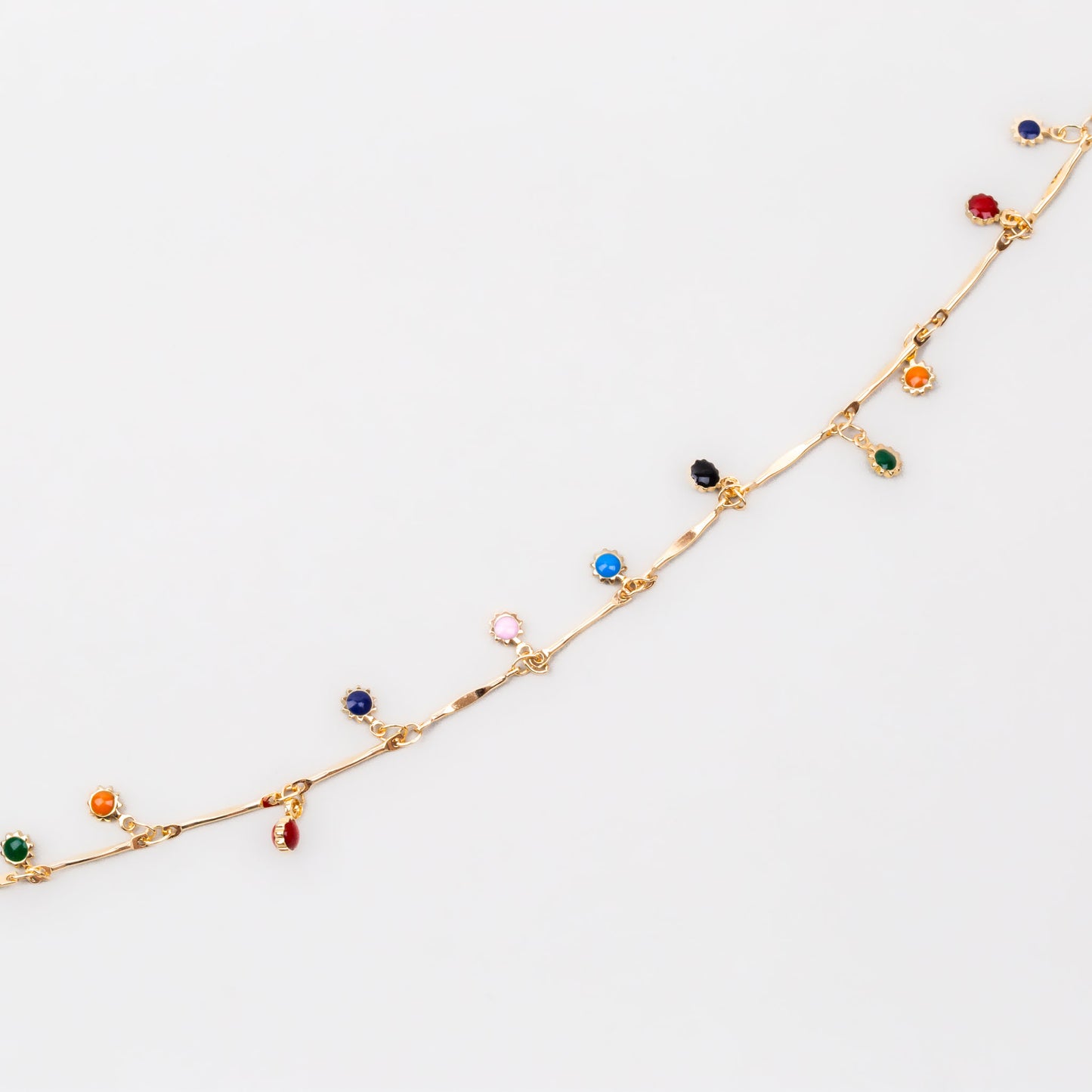 Colier cu lănțișor și pandantive mici colorate - Auriu