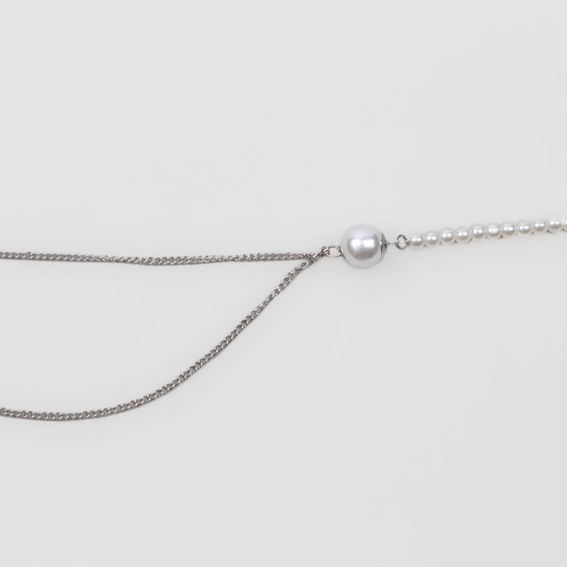 Colier cu lanțuri și perle - Argintiu