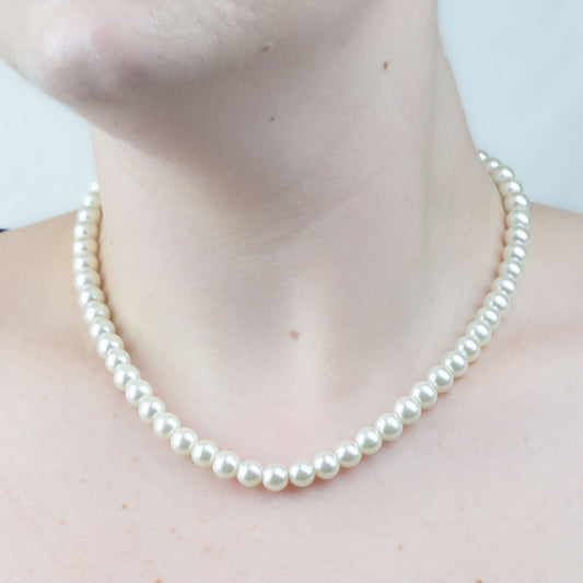 Colier cu perle la baza gâtului - Alb