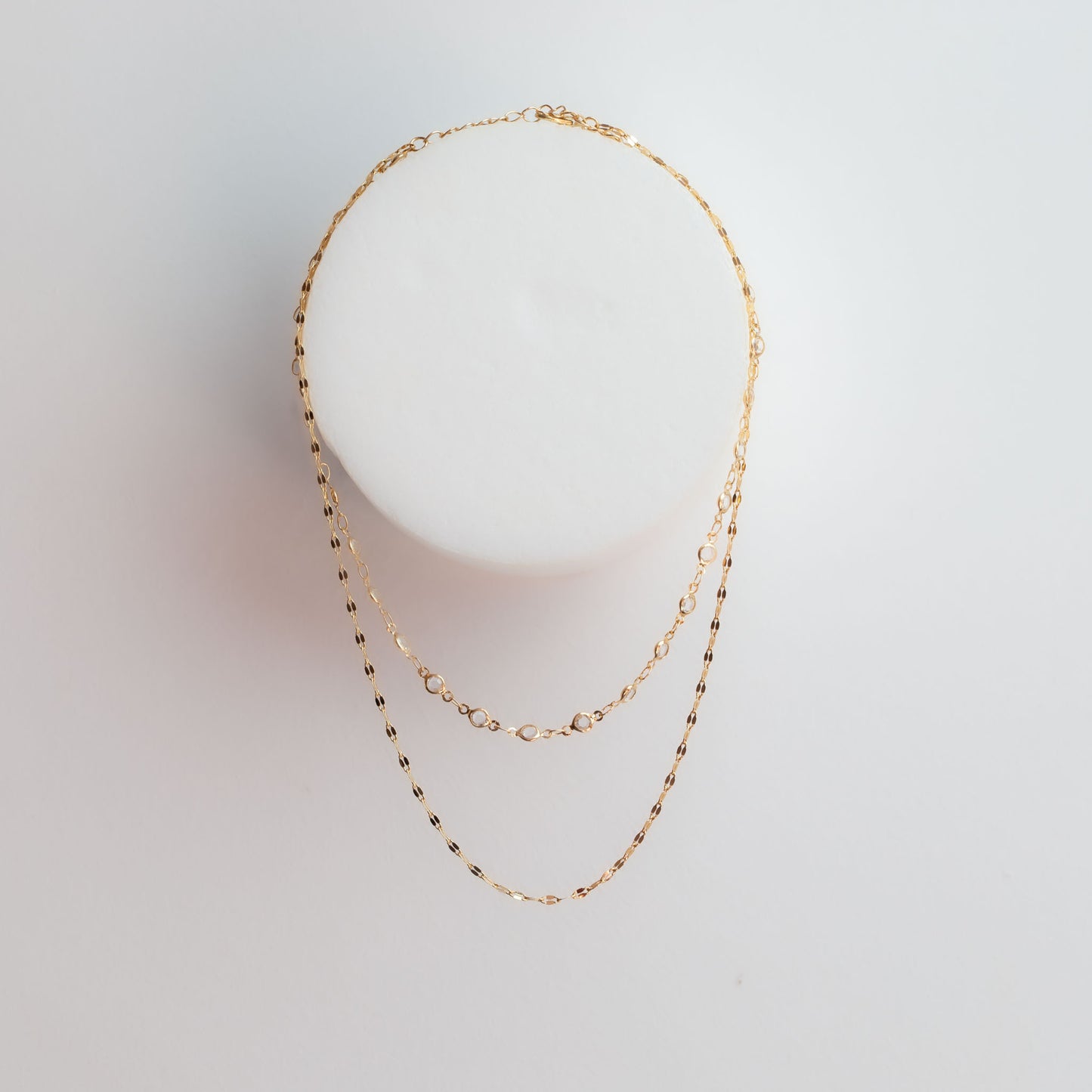 Colier dublu la baza gâtului cu lanțuri și pietre mici - Auriu