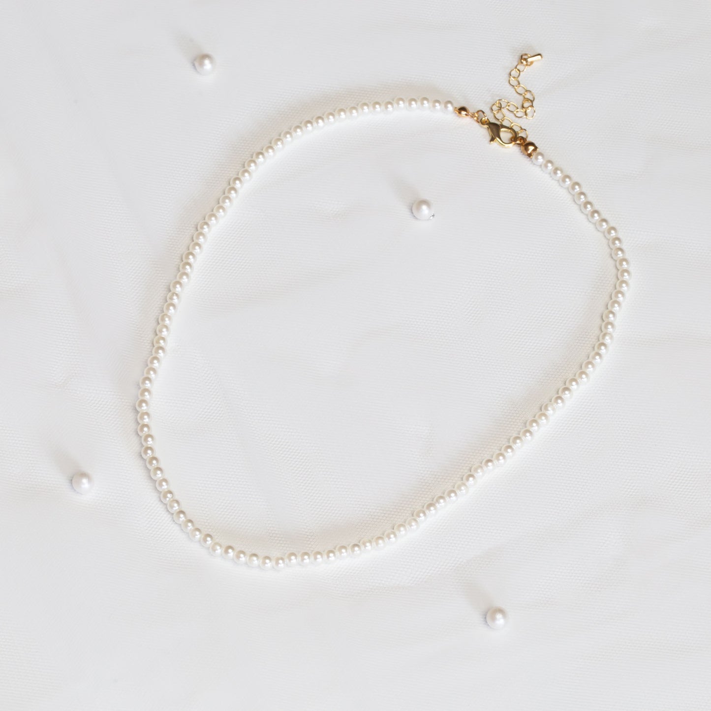 Colier la baza gâtului cu perle mici