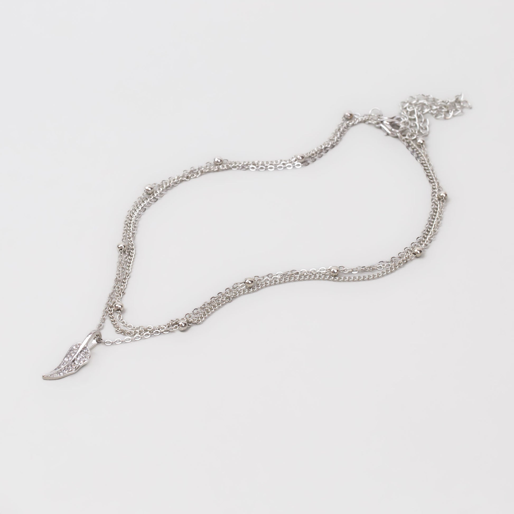 Coliere cu lanț și pandantiv în formă de frunză cu ștrasuri, set 3 buc - Argintiu