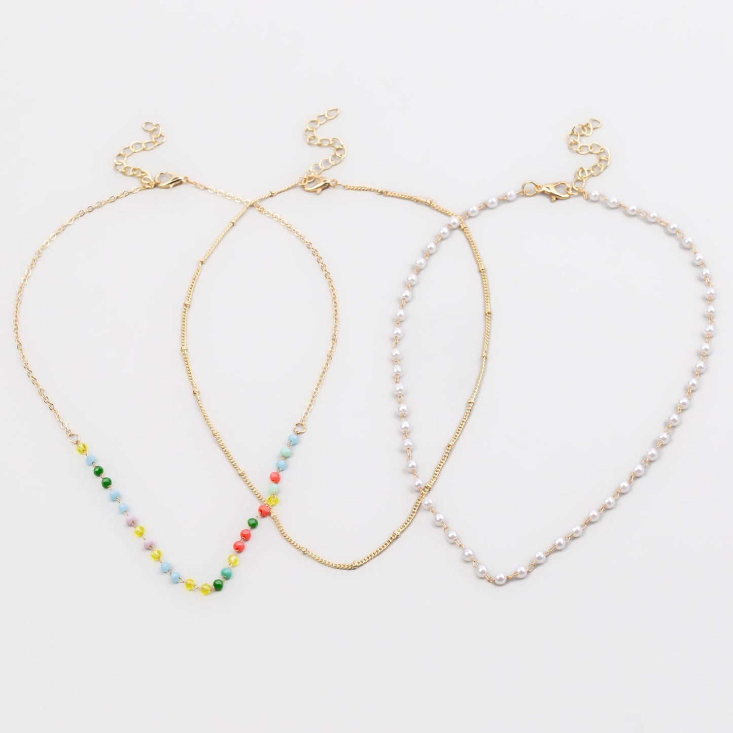 Coliere cu lănțișor, pietre colorate și perle mici, set 3 buc - Auriu