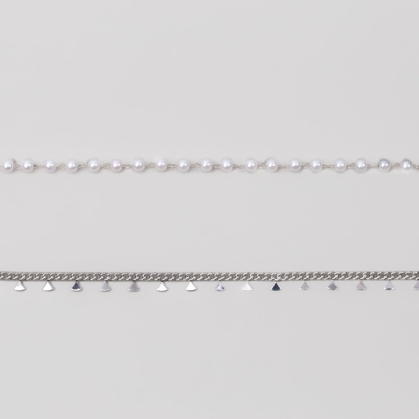 Coliere la baza gâtului cu lănțișor și perle mici, set 2 buc - Alb