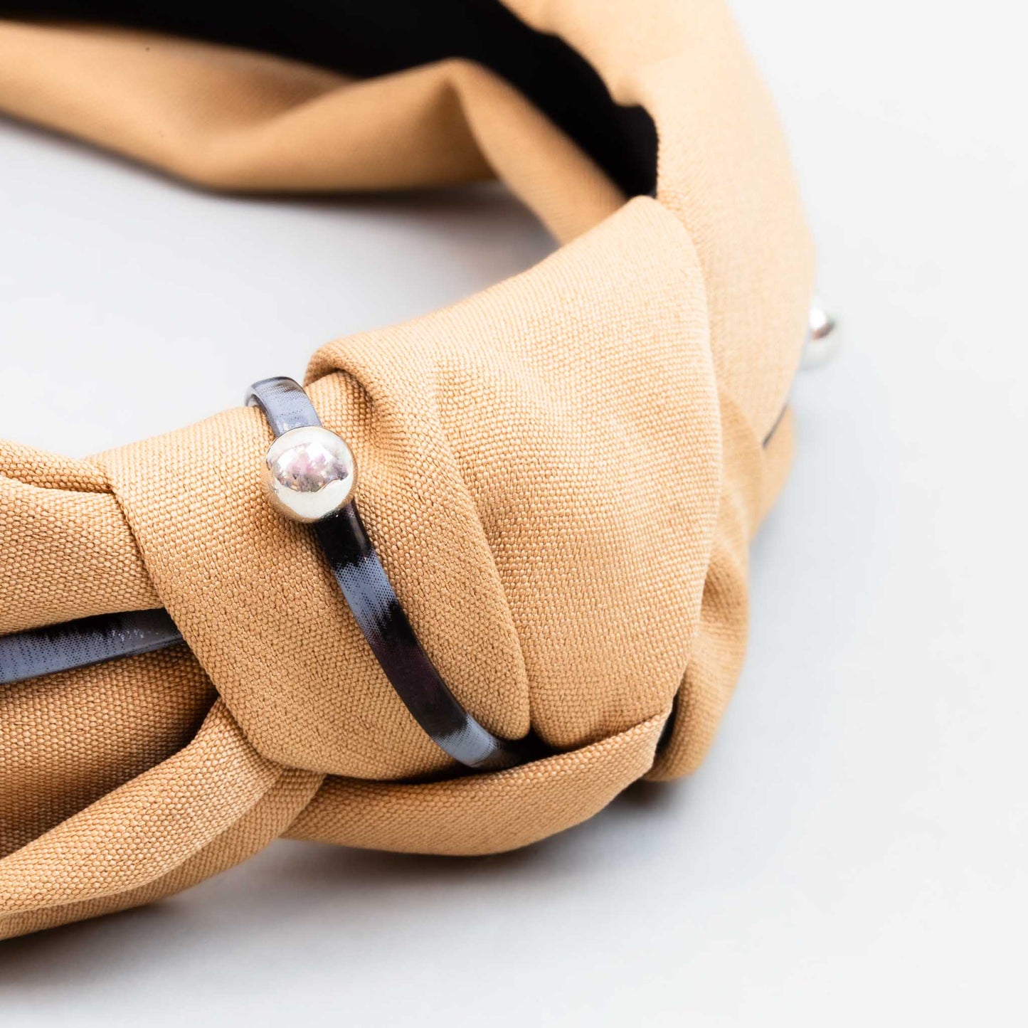 Cordelută de păr lată cu nod și material textil cu biluțe - Maro