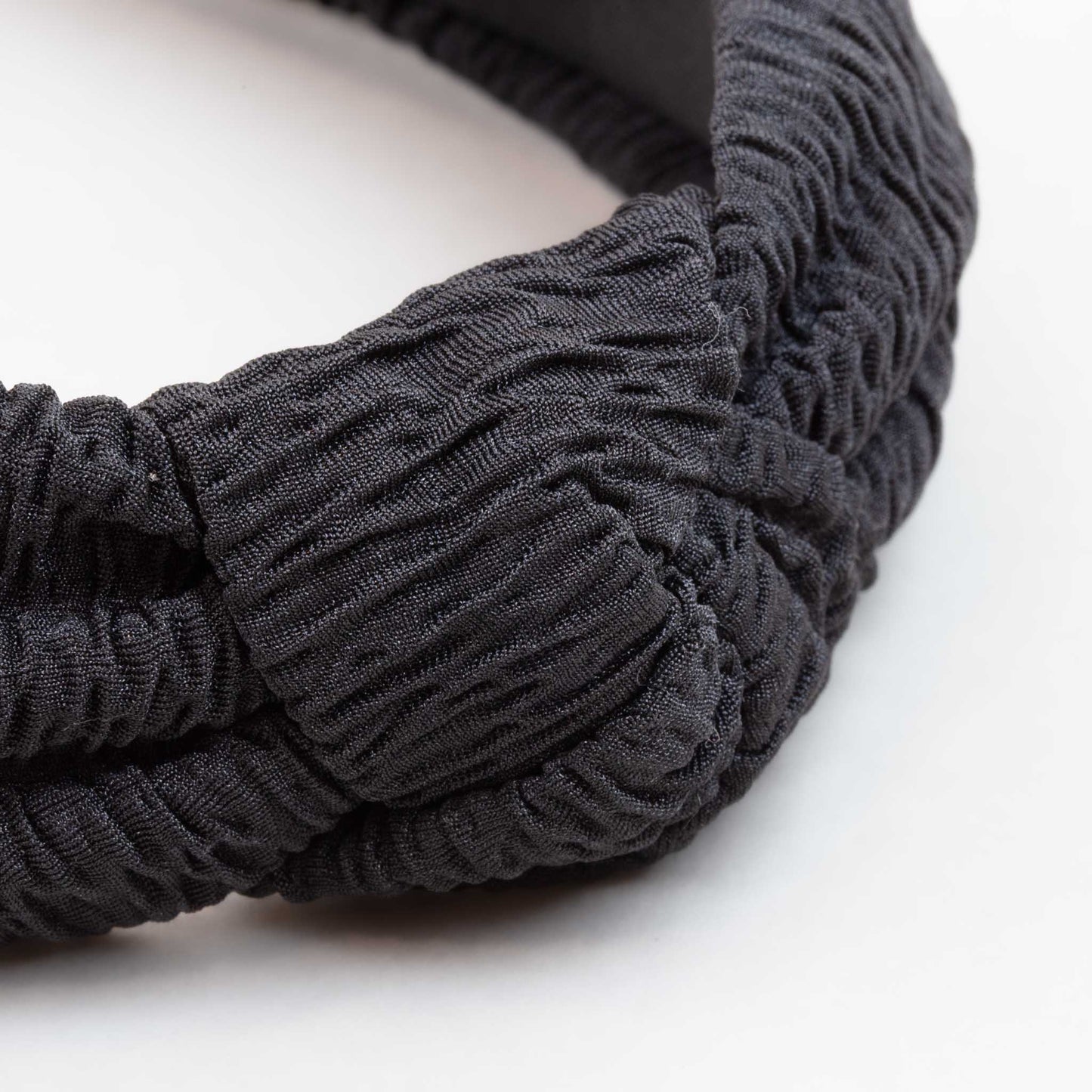 Cordelută de păr lată cu nod și material textil încrețit - Negru